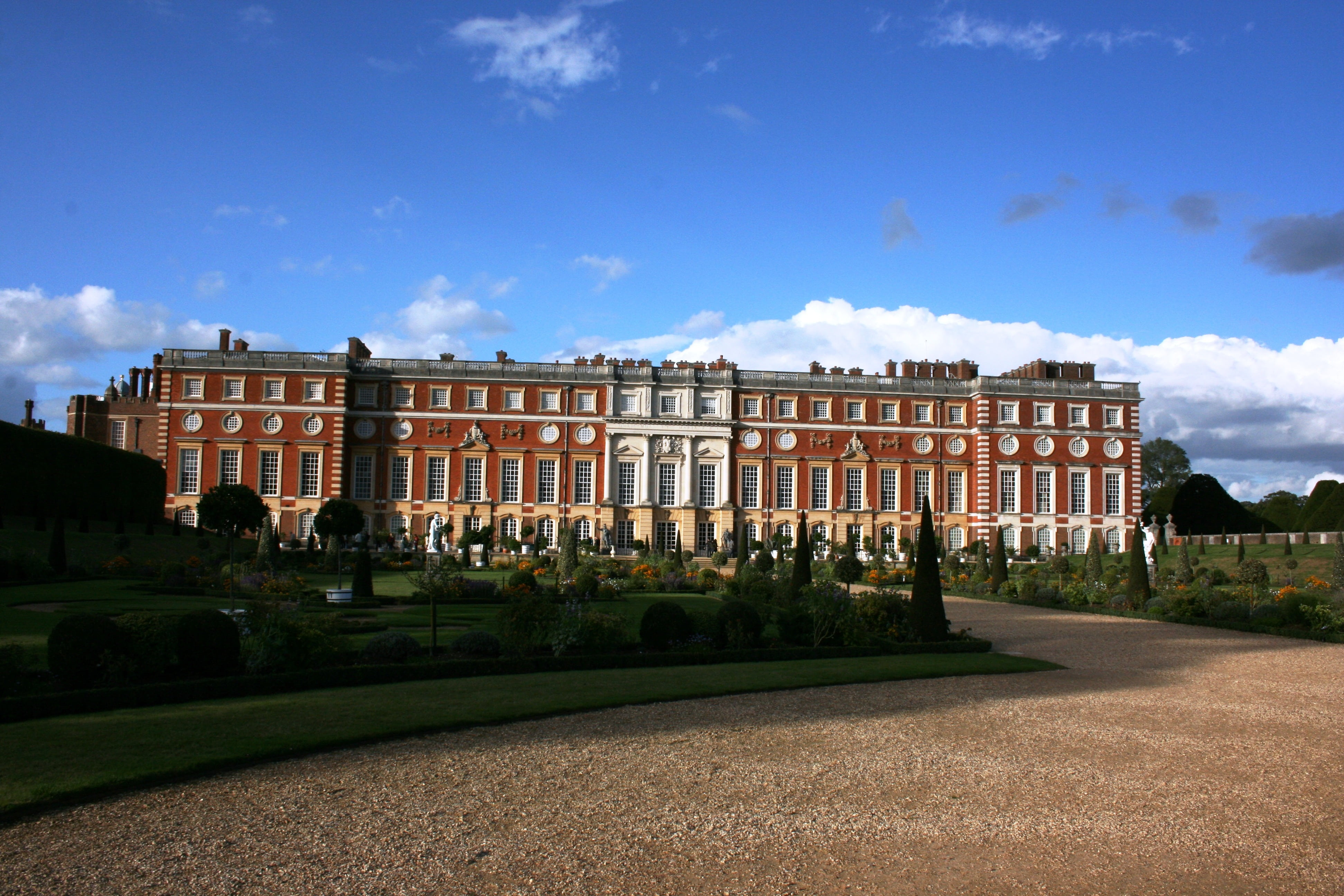 residential district, no people, built structure, 4K, architecture, cloud - sky, outdoors, blue sky, building, sky, plant, mansion, the past, grass, palace, HD Wallpaper