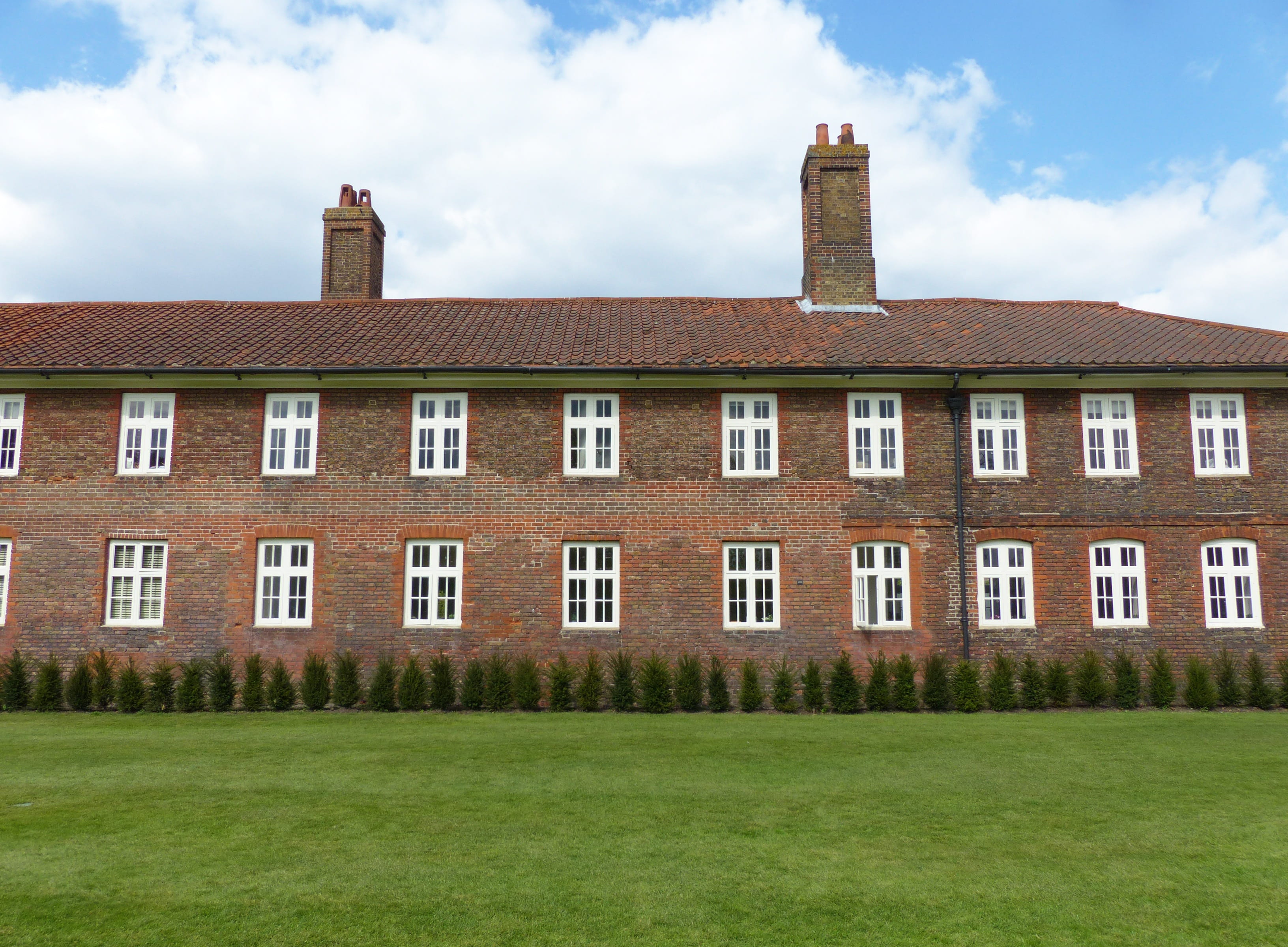 king henry viii, nature, residential district, courthouse, window, 2K, lawn, england, english garden, english house, brick house, hampton, day, no people, HD Wallpaper