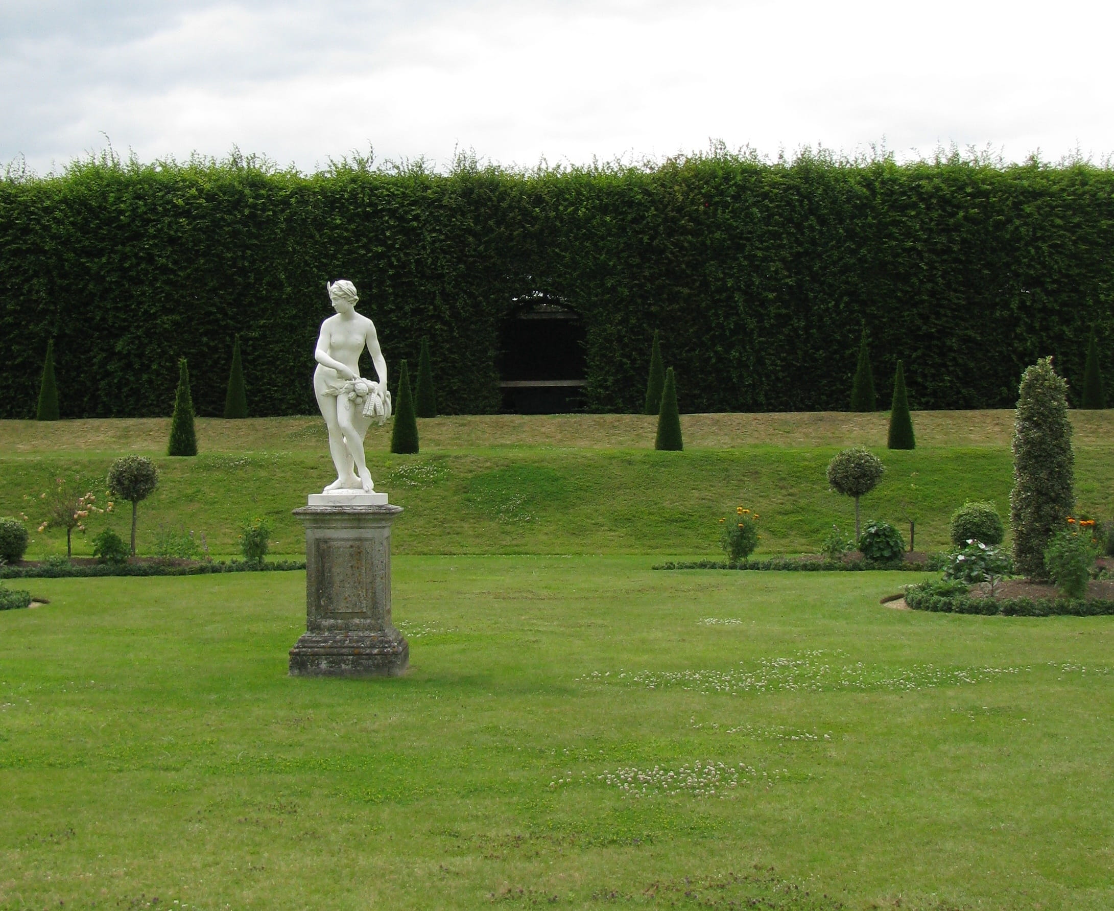 sculpture, plant, representation, park, no people, green color, England, human representation, grass, tourism, art and craft, female likeness, england, HD Wallpaper