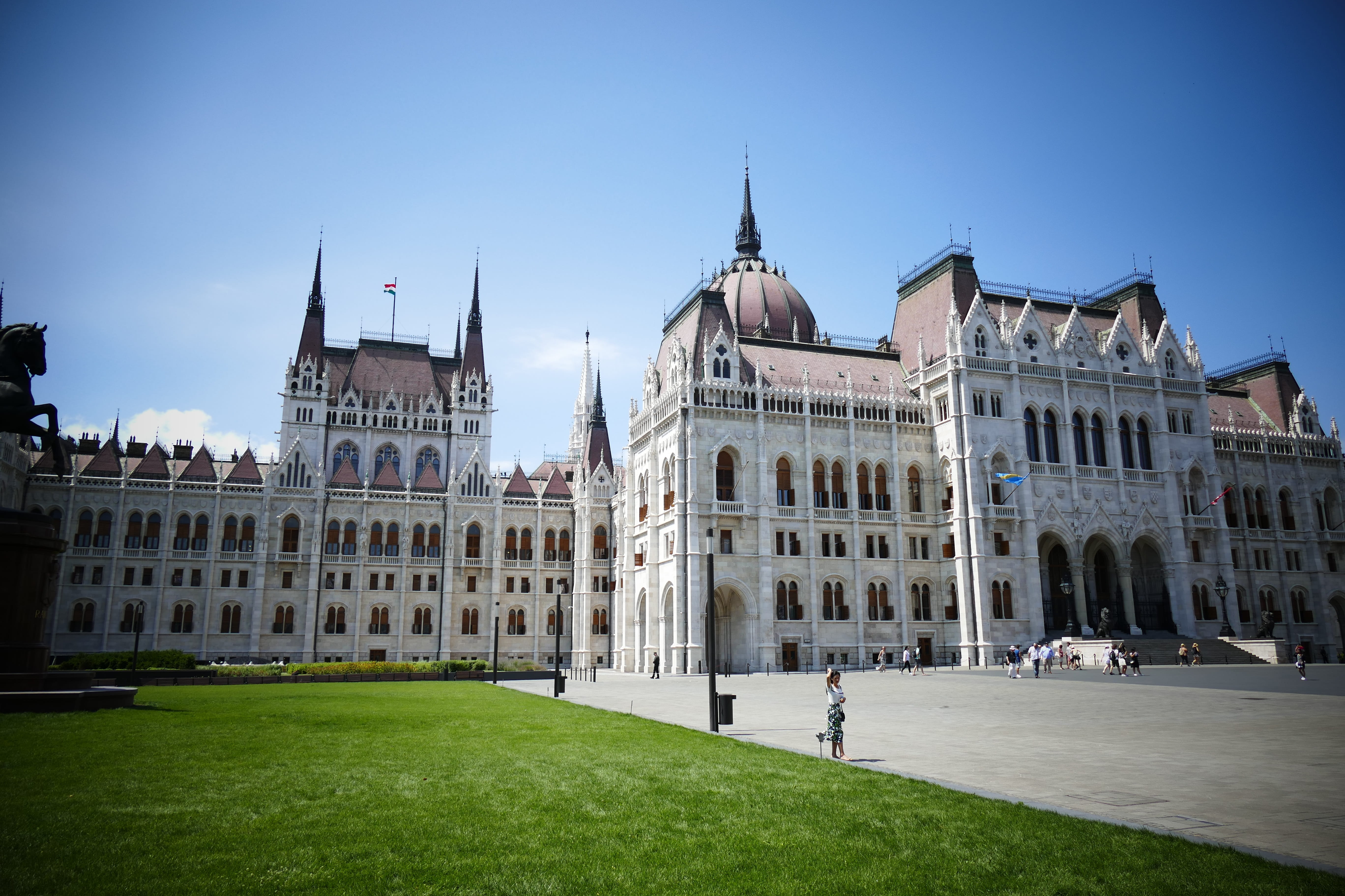 built structure, travel destinations, grass, the past, the palace, nature, lawn, history, 5K, city, government, the parliament, sky, travel, at the court of, HD Wallpaper