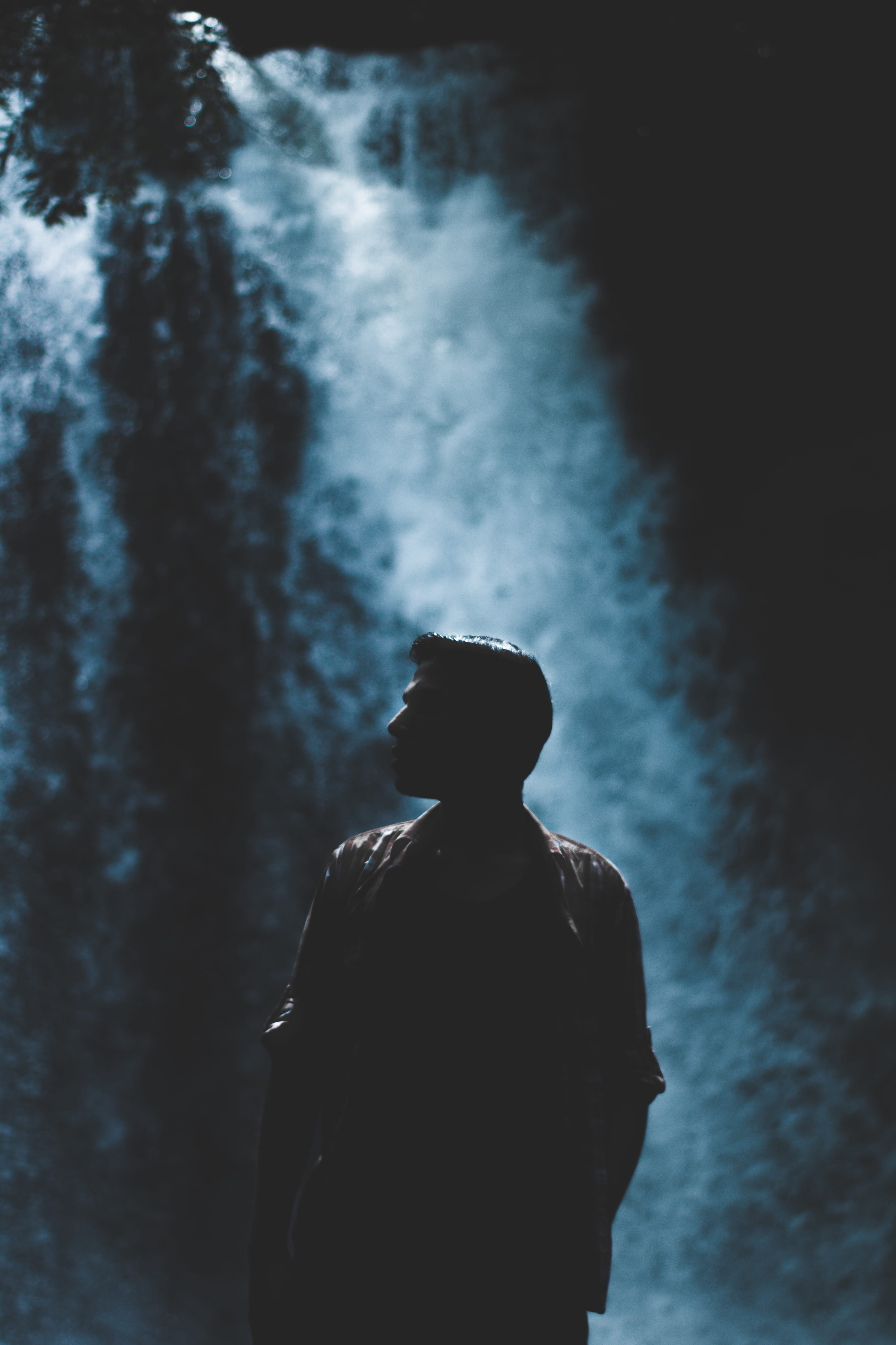 woodland, create, back Lit, one Man Only, outdoor, water, solitude, men, adult, 5K, shadow, standing, outdoors, explore, dark, black And White, Phone HD Wallpaper