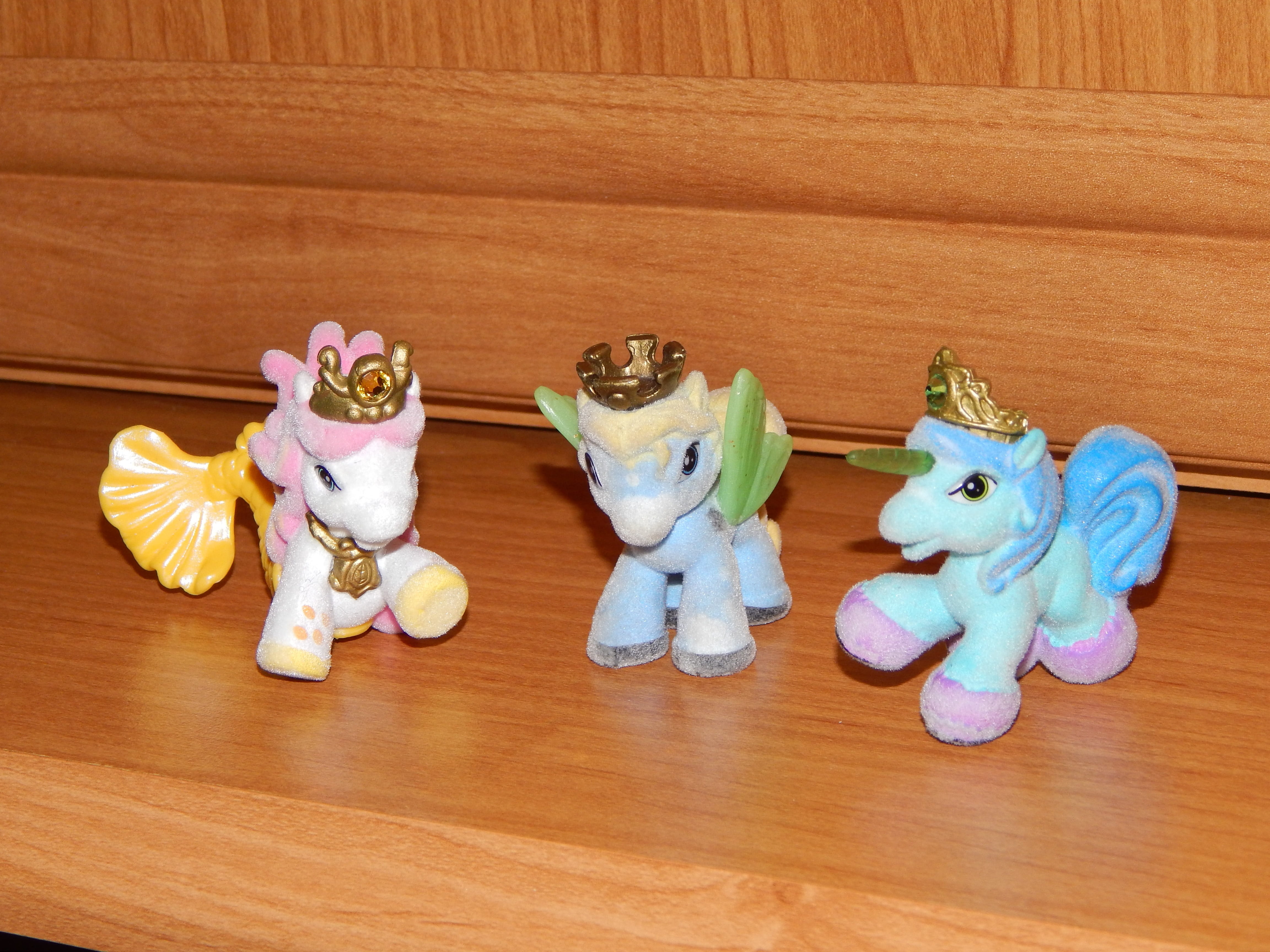 high angle view, brown, creativity, Ponies, surface, hardwood floor, 4K, stuffed toy, Unicorn, art and craft, decoration, no people, Fun, flower, animal representation, HD Wallpaper