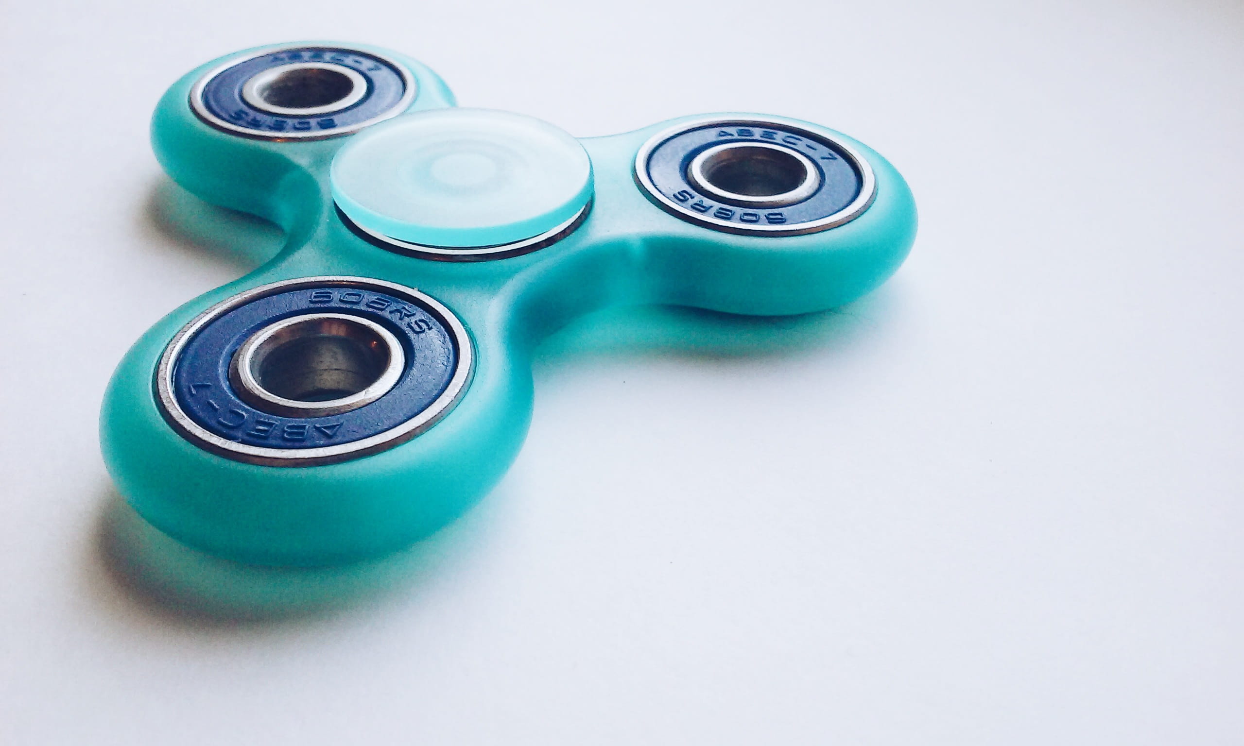 turquoise, 2K, Spinner, teal, activity, Game, close-up, propeller, two objects, weight, green color, Fidget, metal, still life, group of objects, green, HD Wallpaper