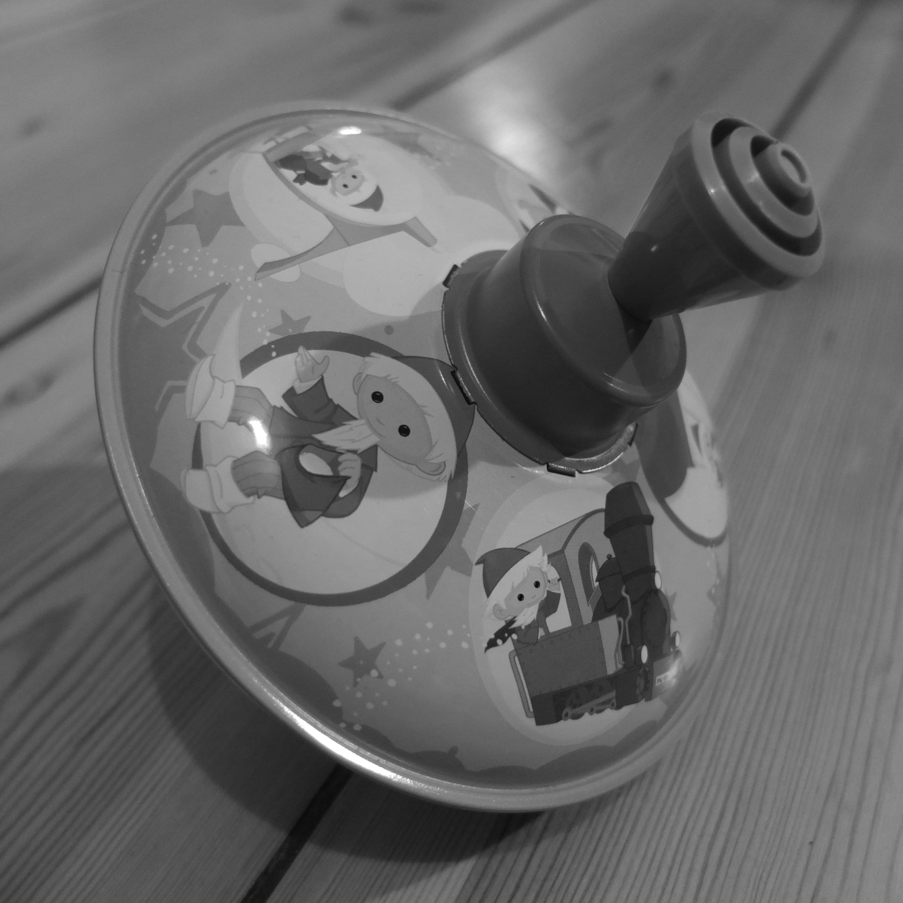 wood - material, drink, close-up, sandman, shadow, play, container, food, focus on foreground, light bulb, turn, food and drink, indoors, directly above, Phone HD Wallpaper