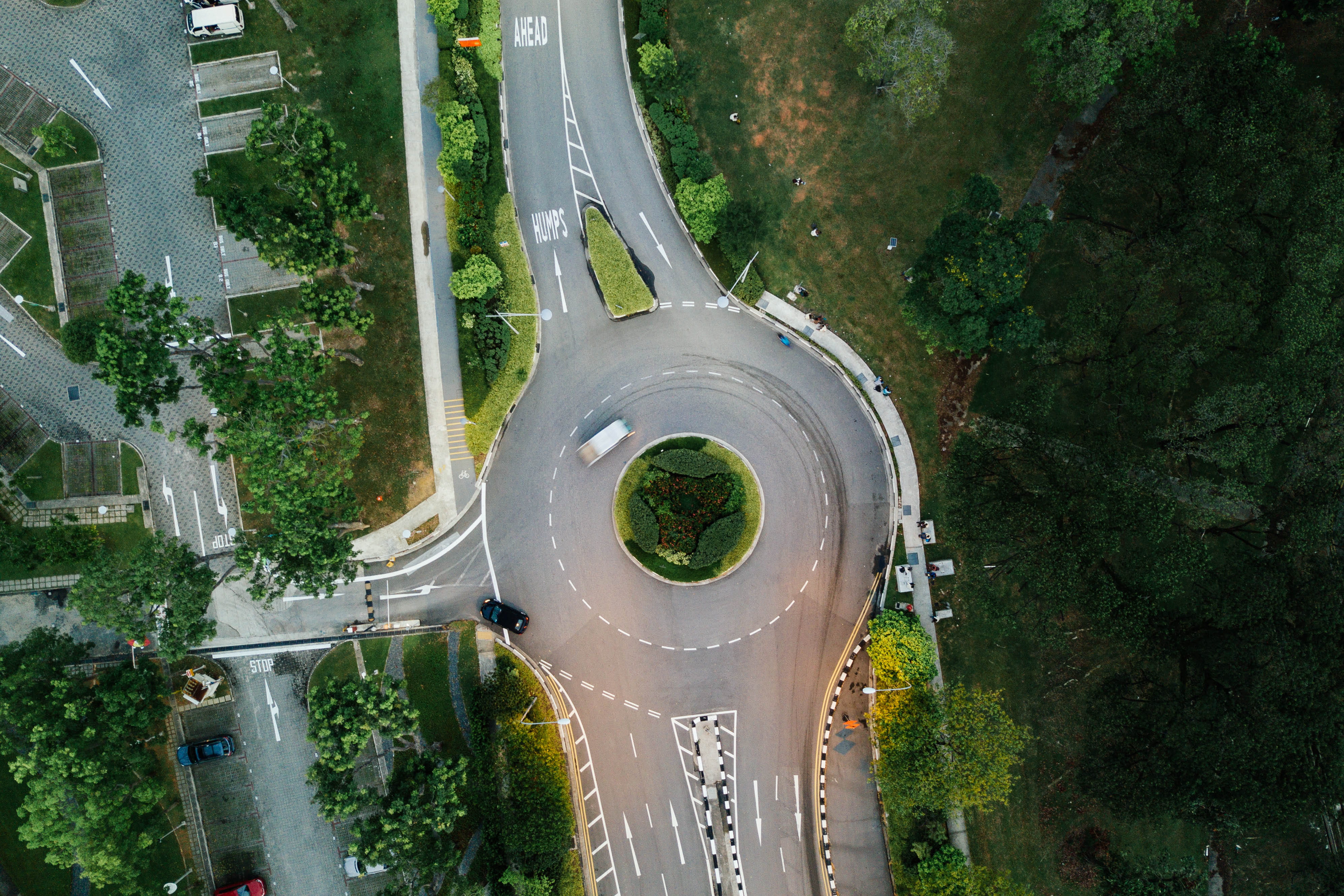 road, architecture, road system, outdoors, high angle view, mode of transportation, land vehicle, highway, aerial view, journey, concrete, photo, daytime, HD Wallpaper
