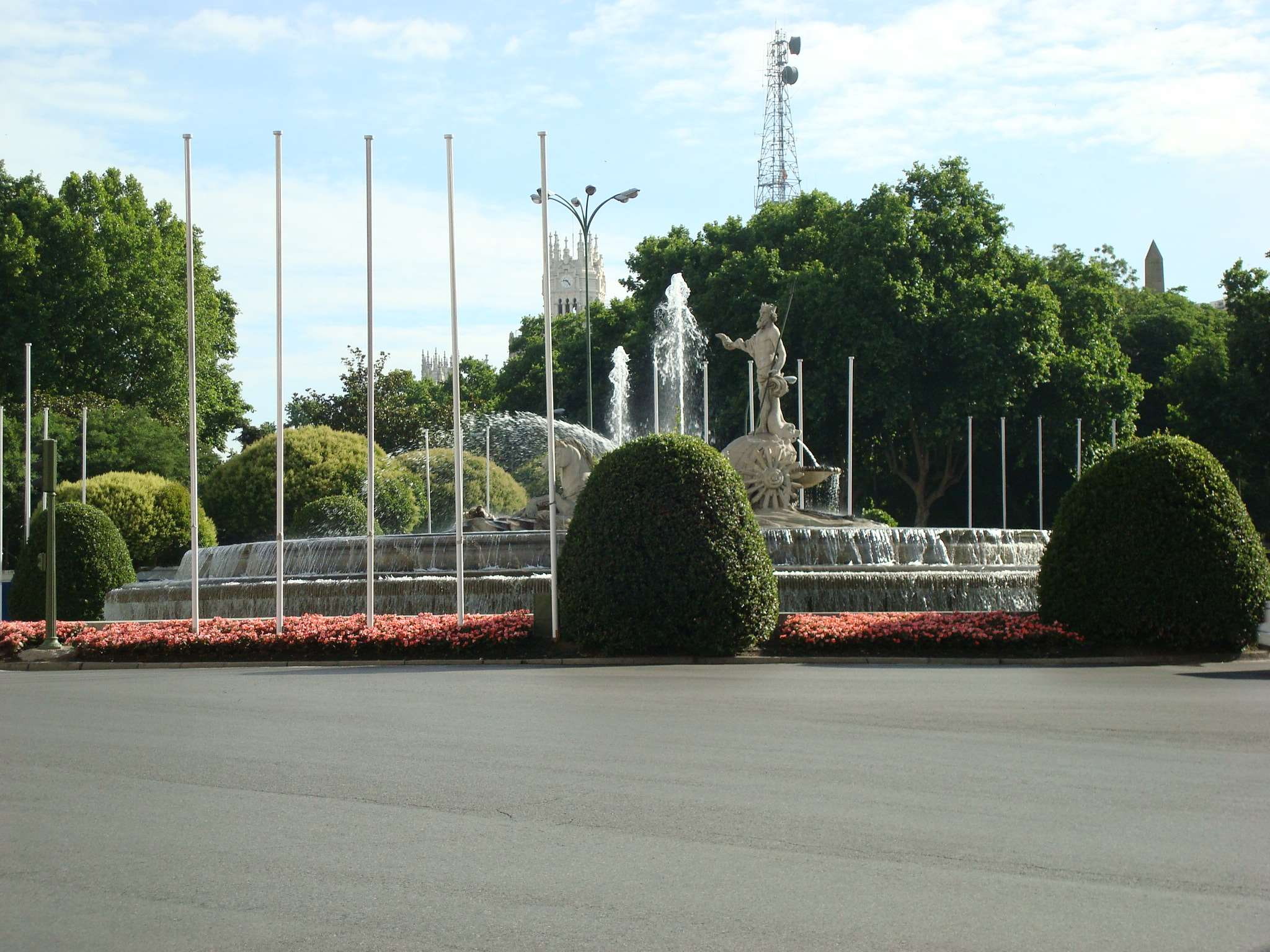 day, madrid, no people, sky, 1080P, road, park - man made space, outdoors, fountain, plant, city, travel destinations, tree, hedge, nature, building exterior, HD Wallpaper
