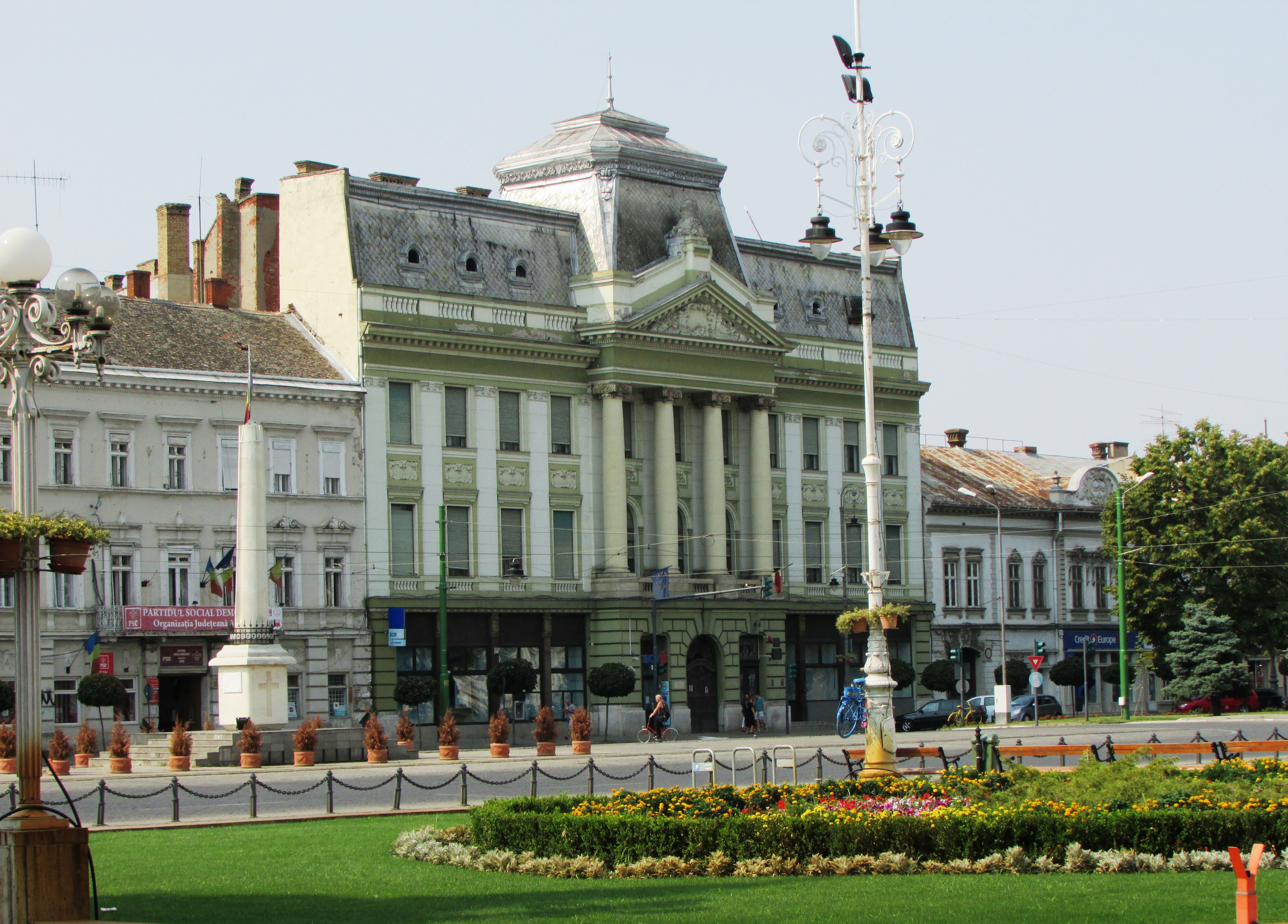 day, city, nature, the past, government, built structure, building exterior, road, building, statue, history, historic, grass, transylvania, incidental people, HD Wallpaper