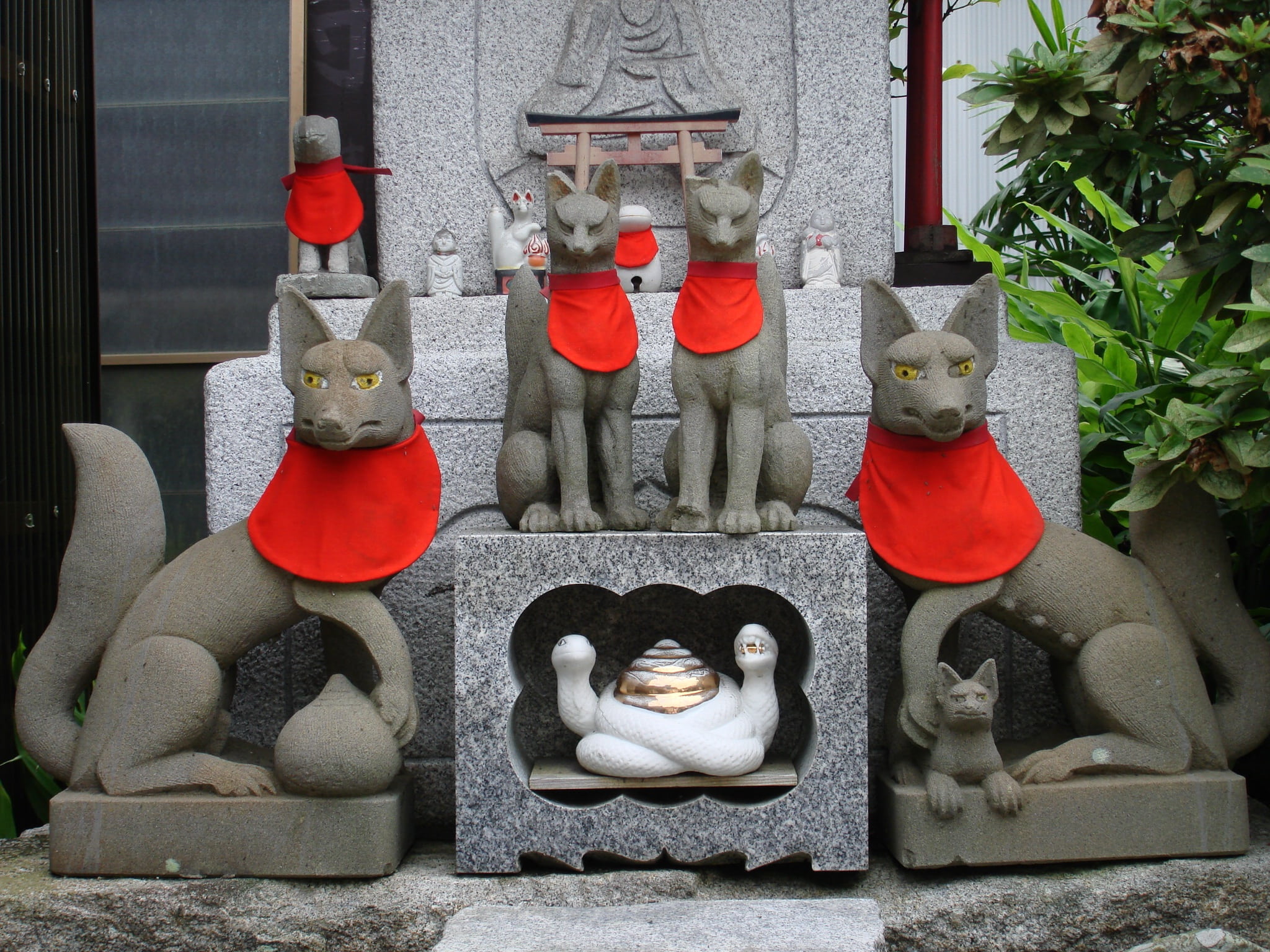 place of worship, representation, art and craft, statue, building, sculpture, 1080P, creativity, red, religion, craft, shinto, spirituality, temple, female likeness, HD Wallpaper