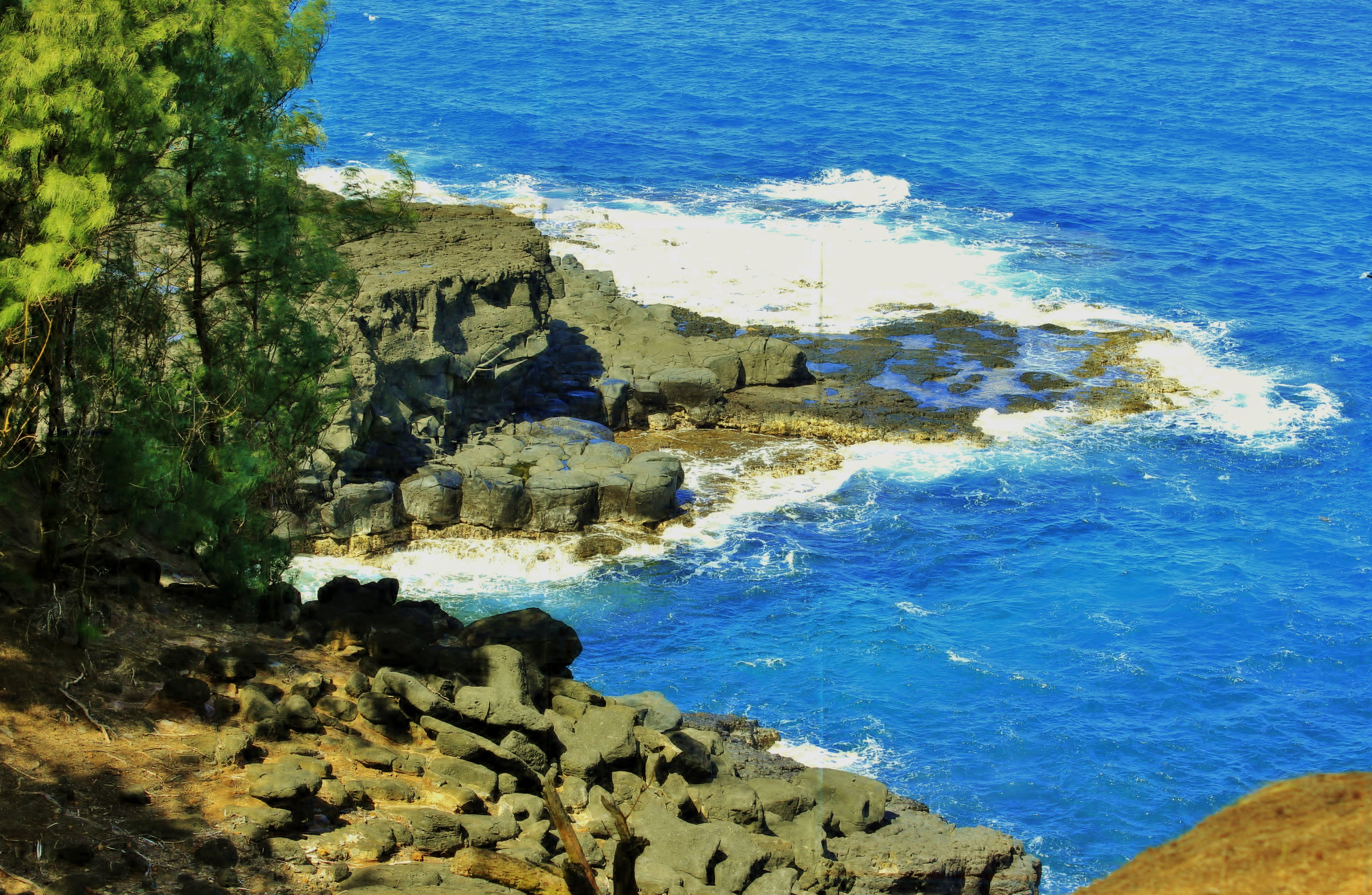 rock, summer, formation, scenics - nature, solid, trees, nature, scenics, hanalei, water, idyllic, near, coastal, seascape, day, rock - Object, land, blue, HD Wallpaper