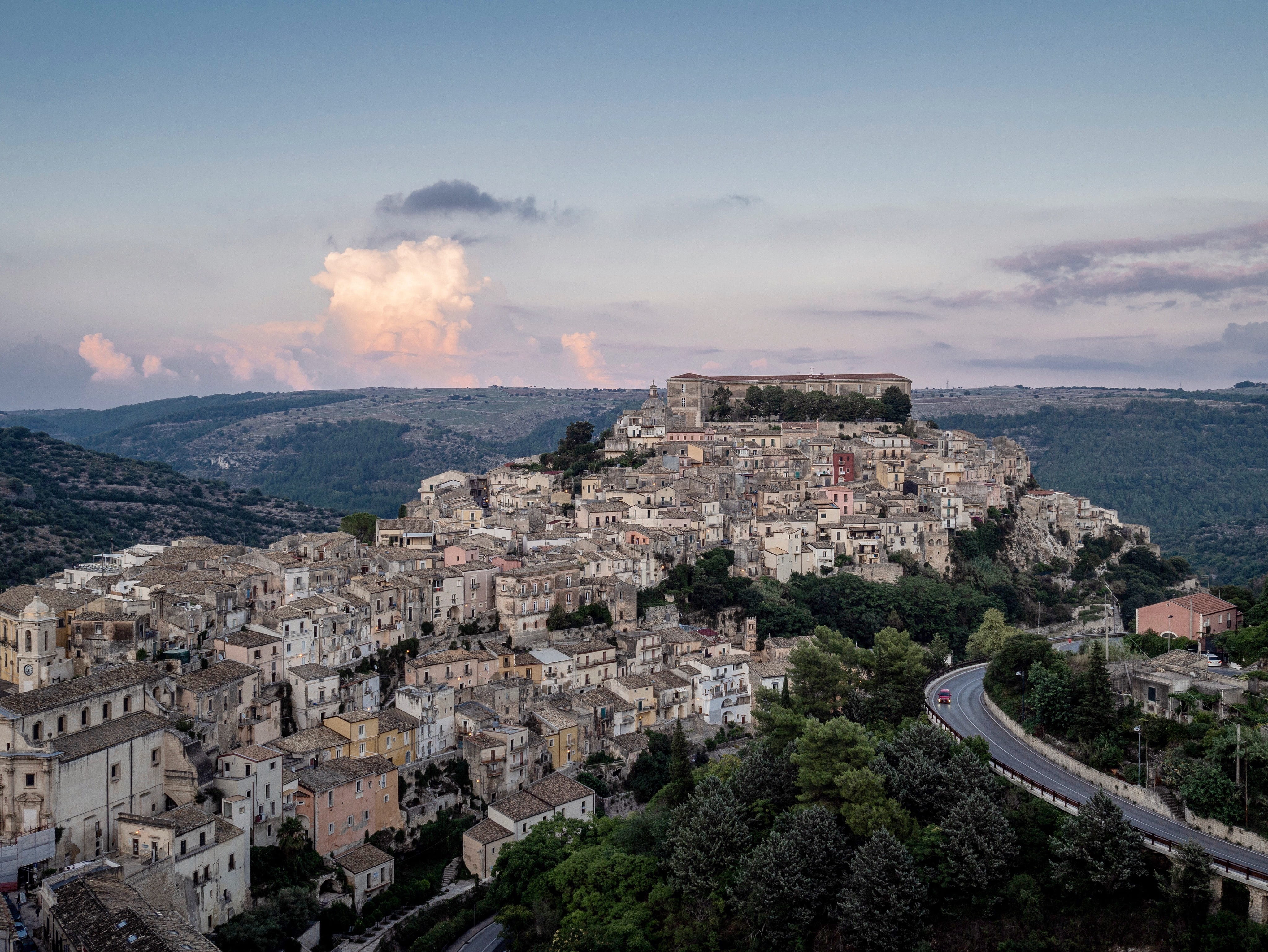 tree, castle, community, cityscape, white, high angle view, concrete, residential district, landscape, italy, building exterior, townscape, town, black, HD Wallpaper