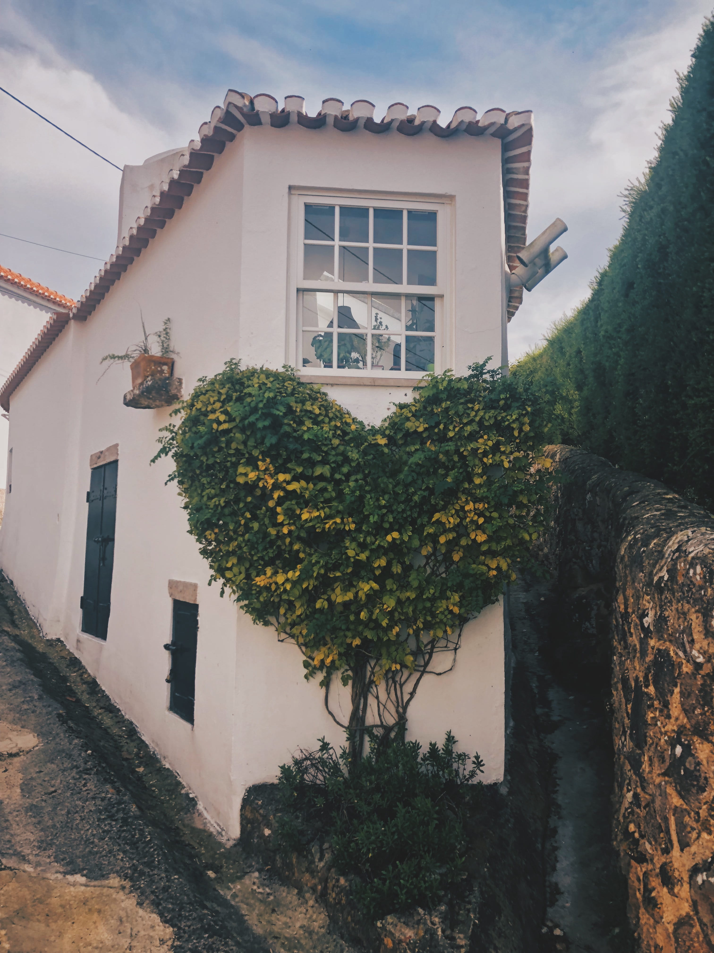 portugal, house decoration, built structure, cloud - sky, nature, day, no people, house, sky, residential district, building exterior, natural, ulgueira, Phone HD Wallpaper