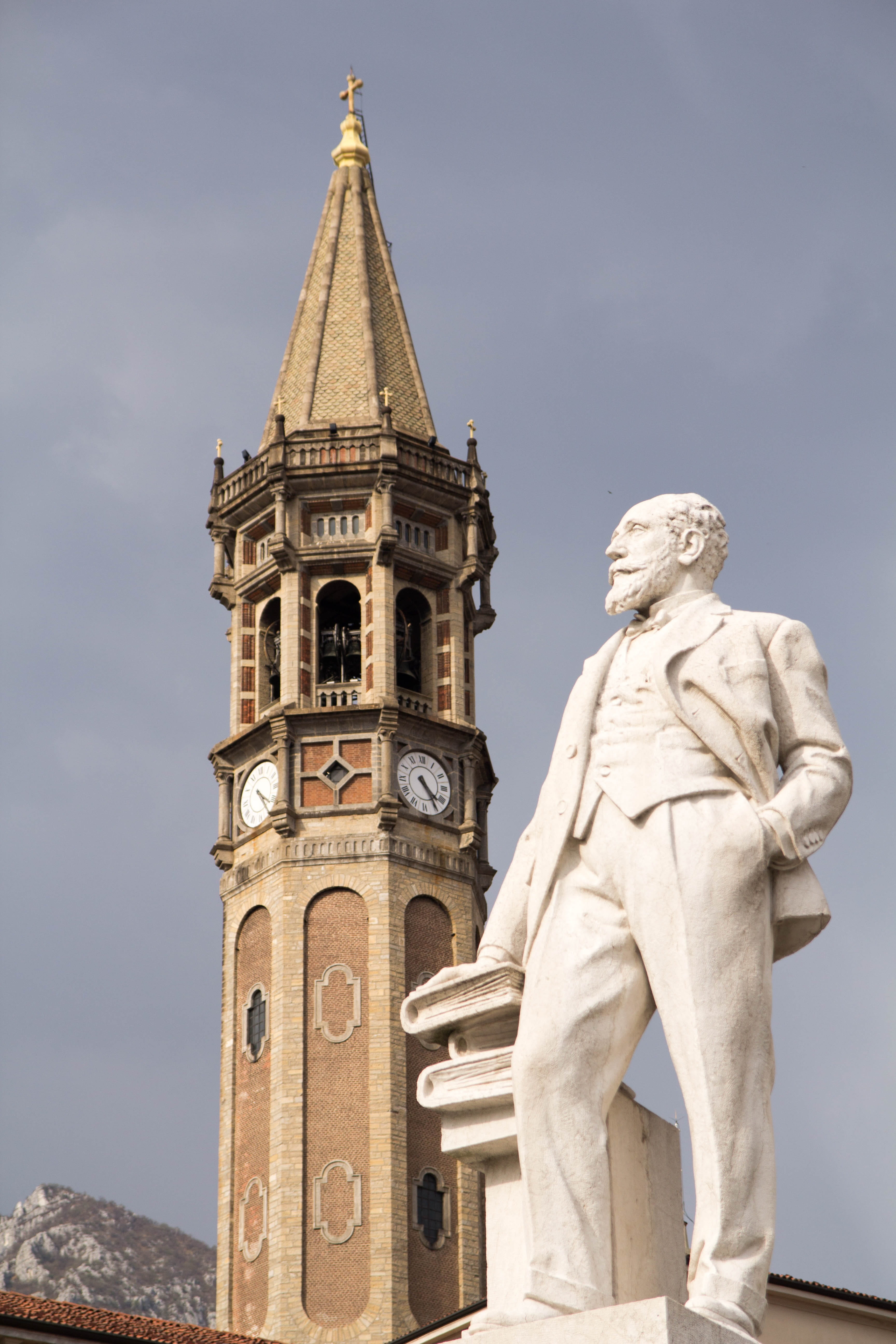 torre, low angle view, human representation, sky, building, built structure, place of worship, architecture, history, lake, art and craft, statue, lecco, Phone HD Wallpaper