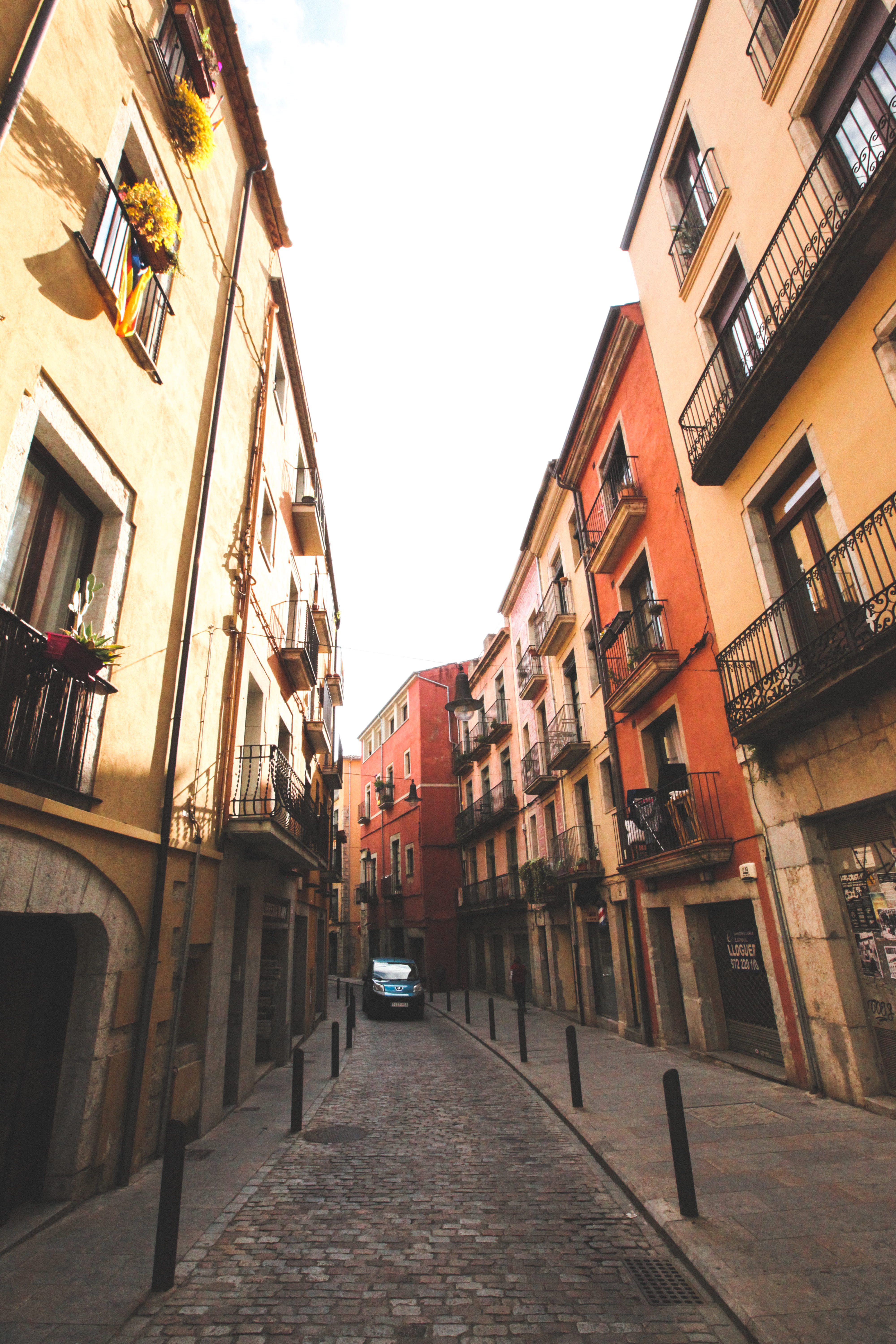 road, alley, no people, girona, nature, low angle view, spain, window, sky, residential district, 5K, row house, house, building exterior, the way forward, Phone HD Wallpaper