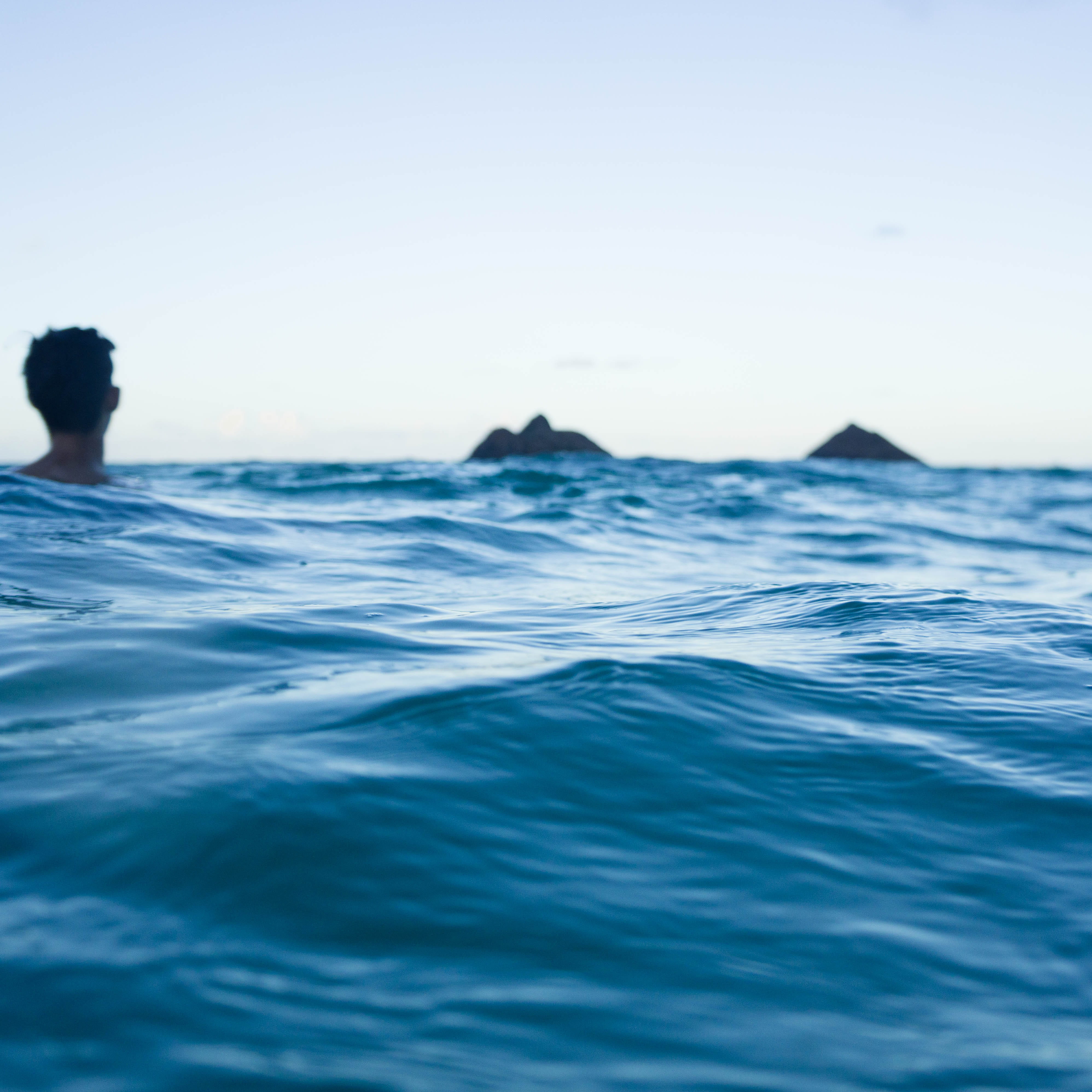idyllic, blue, island, surface level, 4K, water, daytime, kailua, waterfront, swimming, man, oahu, tranquil scene, horizon over water, outdoors, day, copy space, Phone HD Wallpaper