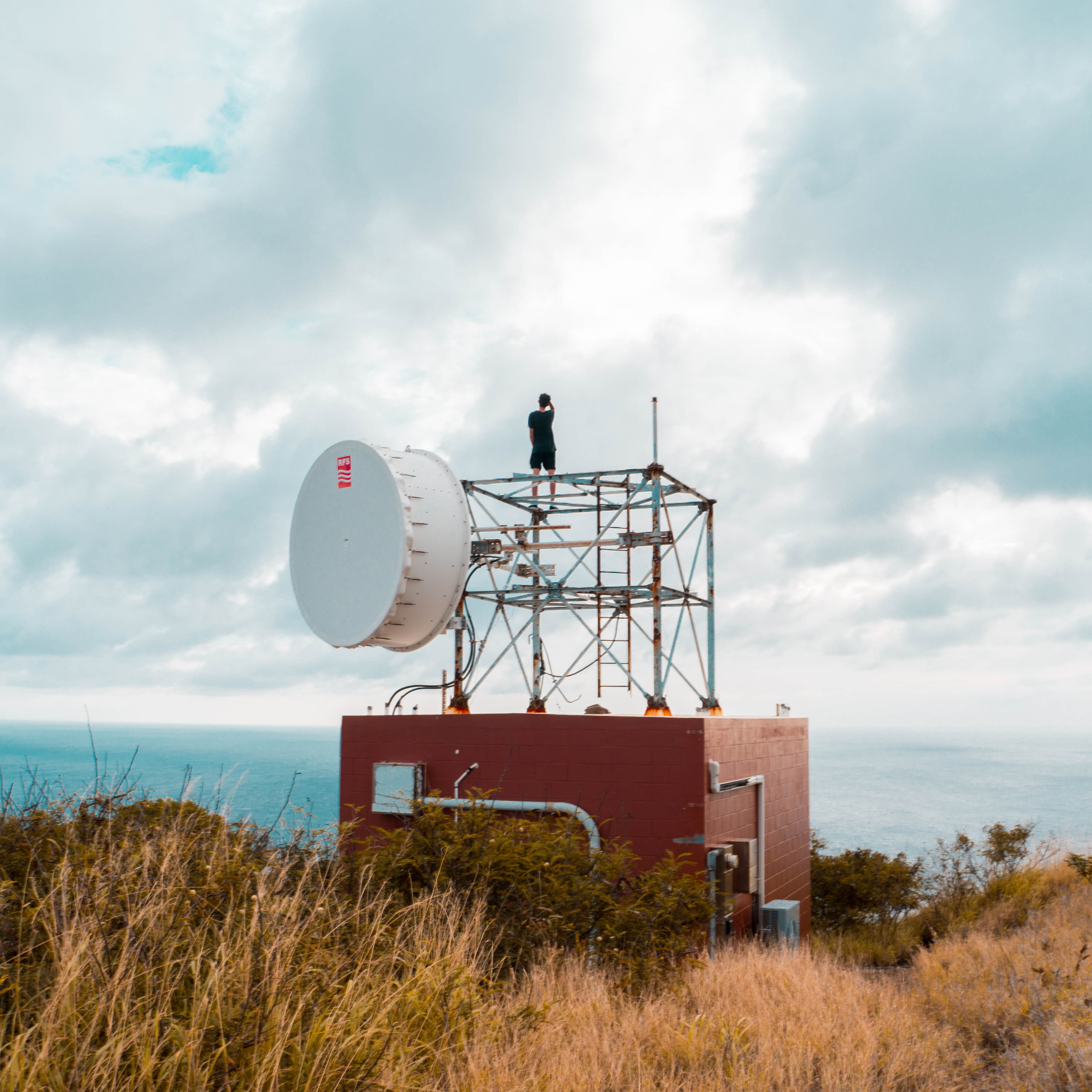 non-urban scene, no people, land, plant, tower, technology, 4K, nature, hiking, field, hanauma bay, united states, water, sky, cloud - sky, hawaii, sea, Phone HD Wallpaper