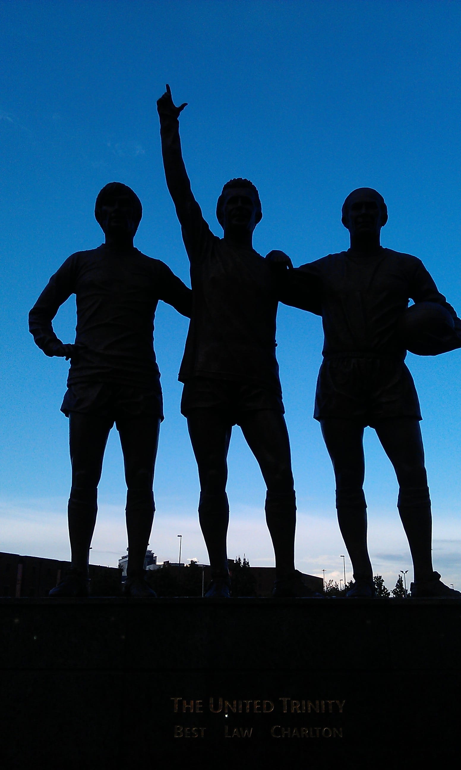 manchester, silhouette, sky, togetherness, clear sky, skyline, leisure activity, architecture, english, People, football player, united, western script, Phone HD Wallpaper