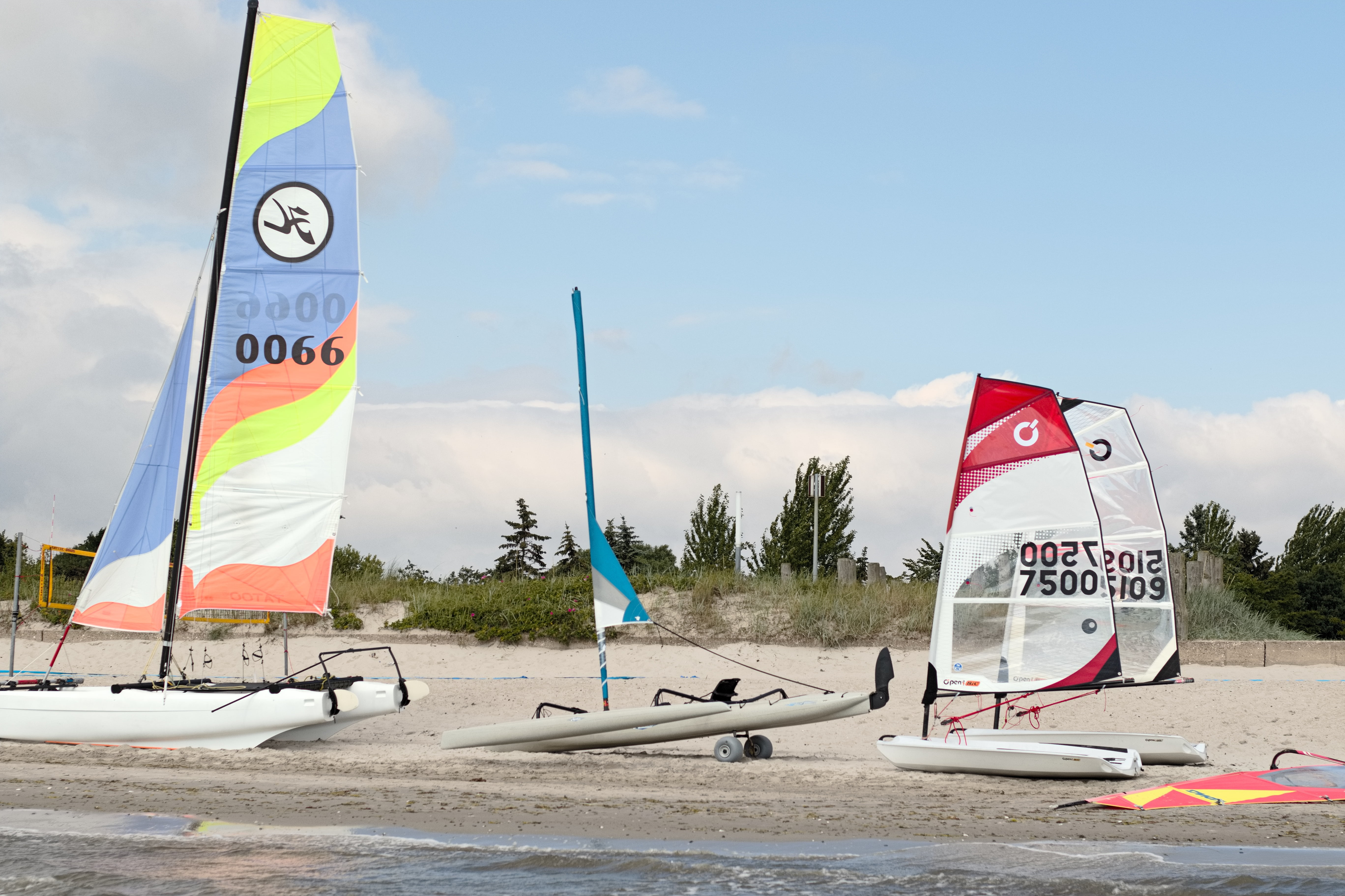 wind surfing, western script, dinghy, blue, cloud - sky, sunny, transportation, road sign, traffic cone, gorgeous, summer, holiday, trimaran, updraft, road warning sign, HD Wallpaper