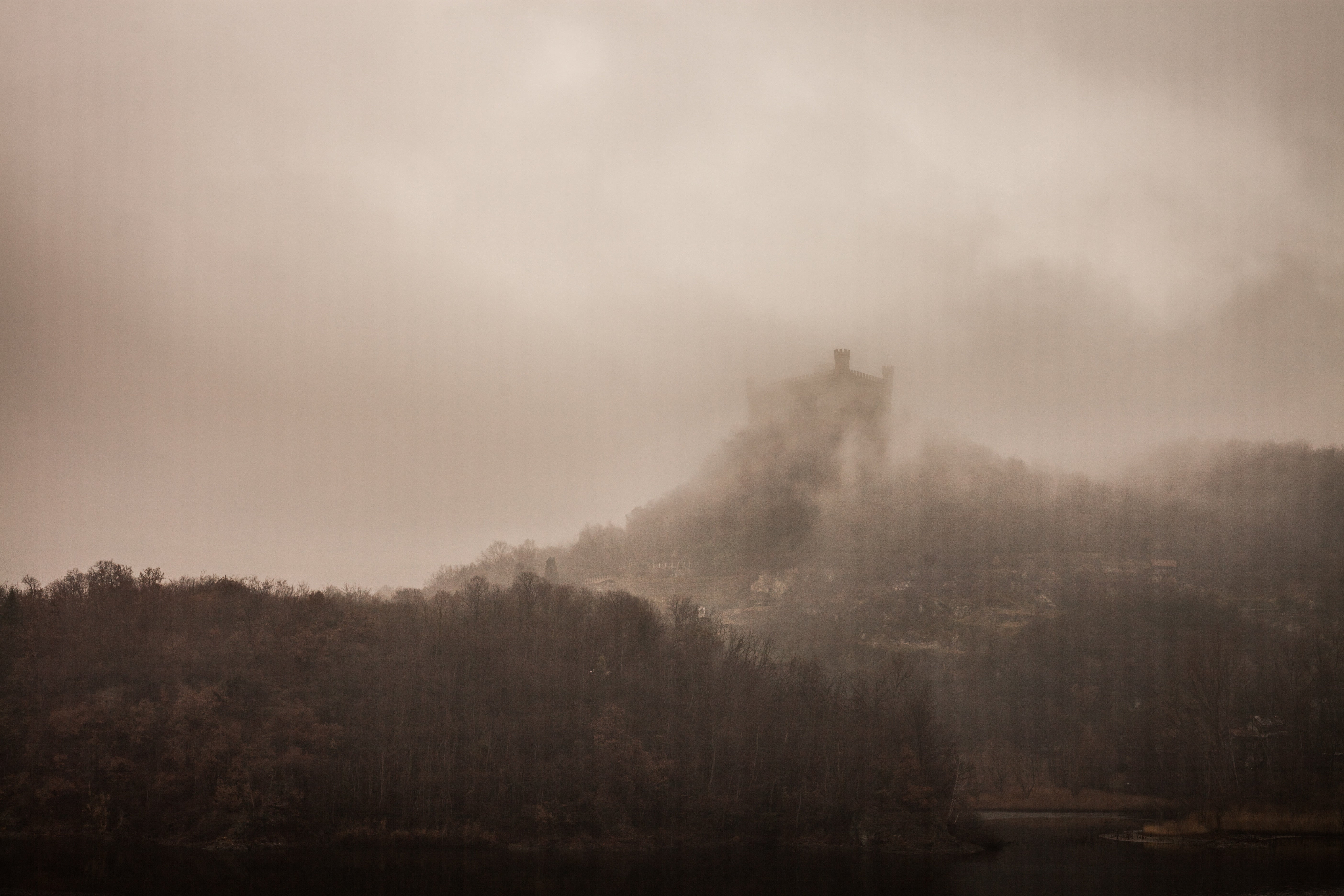 architecture, gray, scenics - nature, range, forest, environment, fog, textured effect, mist, plant, lake, cloud - sky, nature, woodland, tranquility, morning, HD Wallpaper