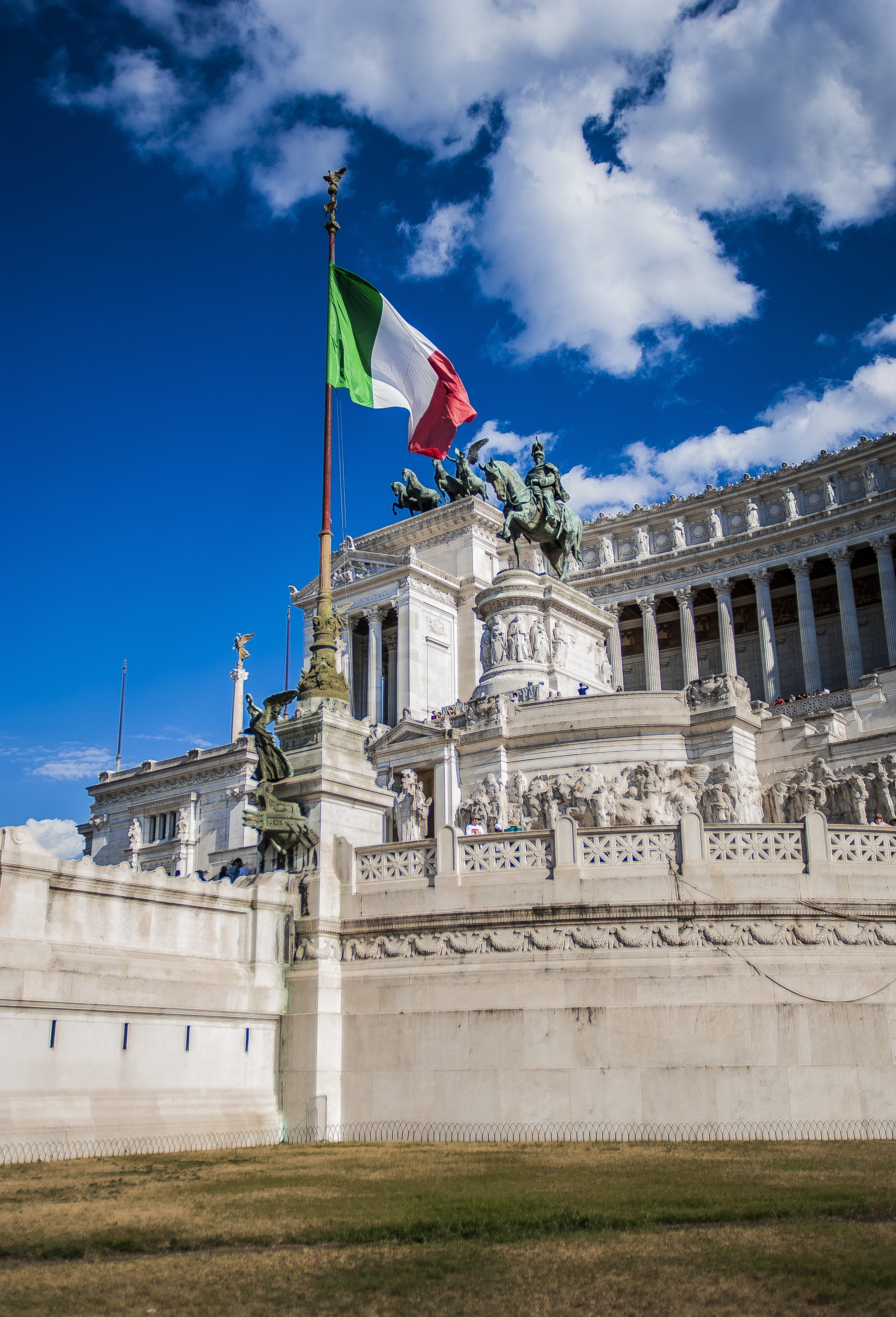 statue, europe, history, cloud - sky, government, exterior, european, travel, emanuele, 4K, victor, sculpture, patriotism, patria, built structure, low angle view, Phone HD Wallpaper