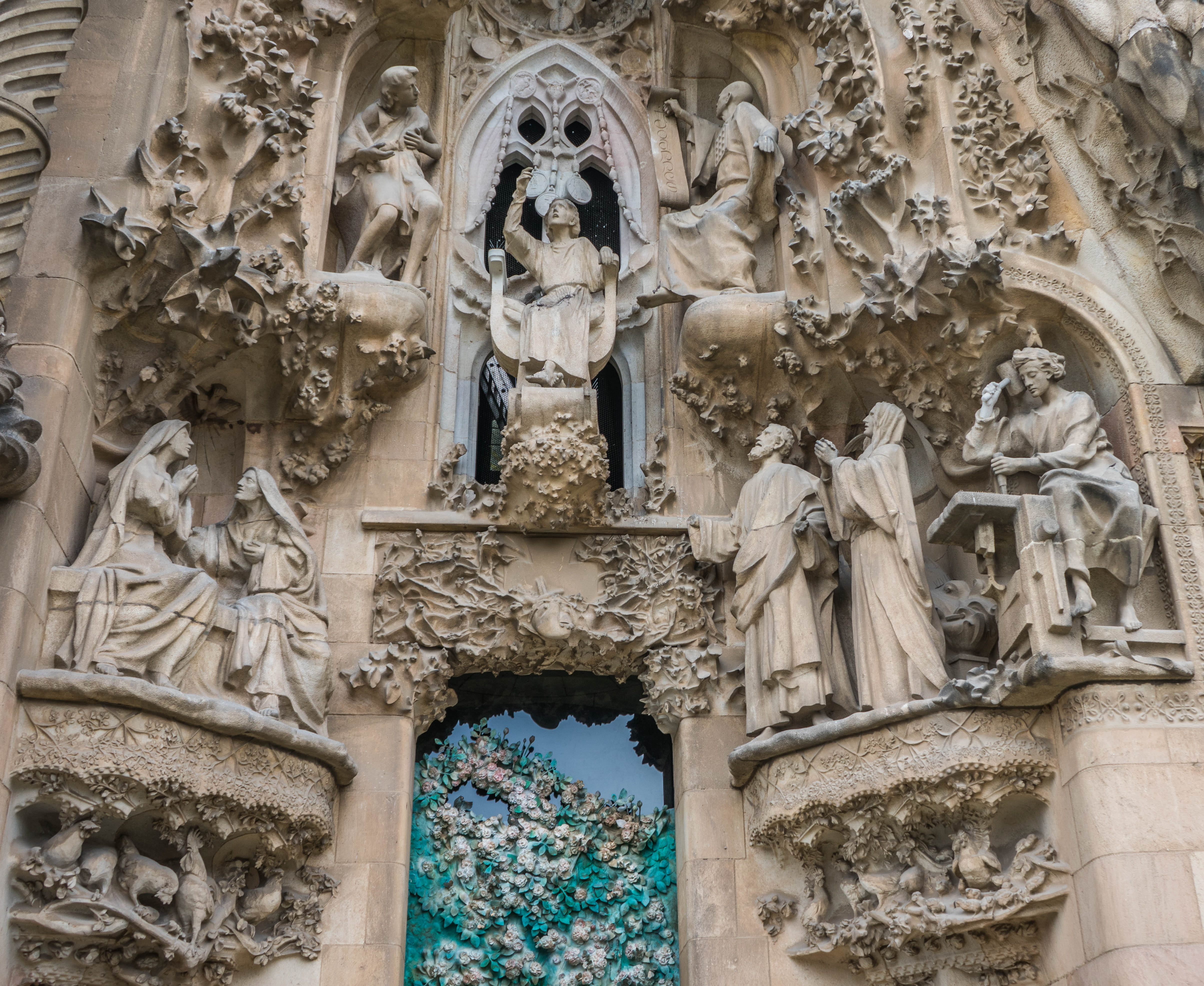 travel, sagrada familia, art and craft, tourism, human representation, famous, ornate, landmark, religion, the past, catholicism, arch, male likeness, gothic, HD Wallpaper