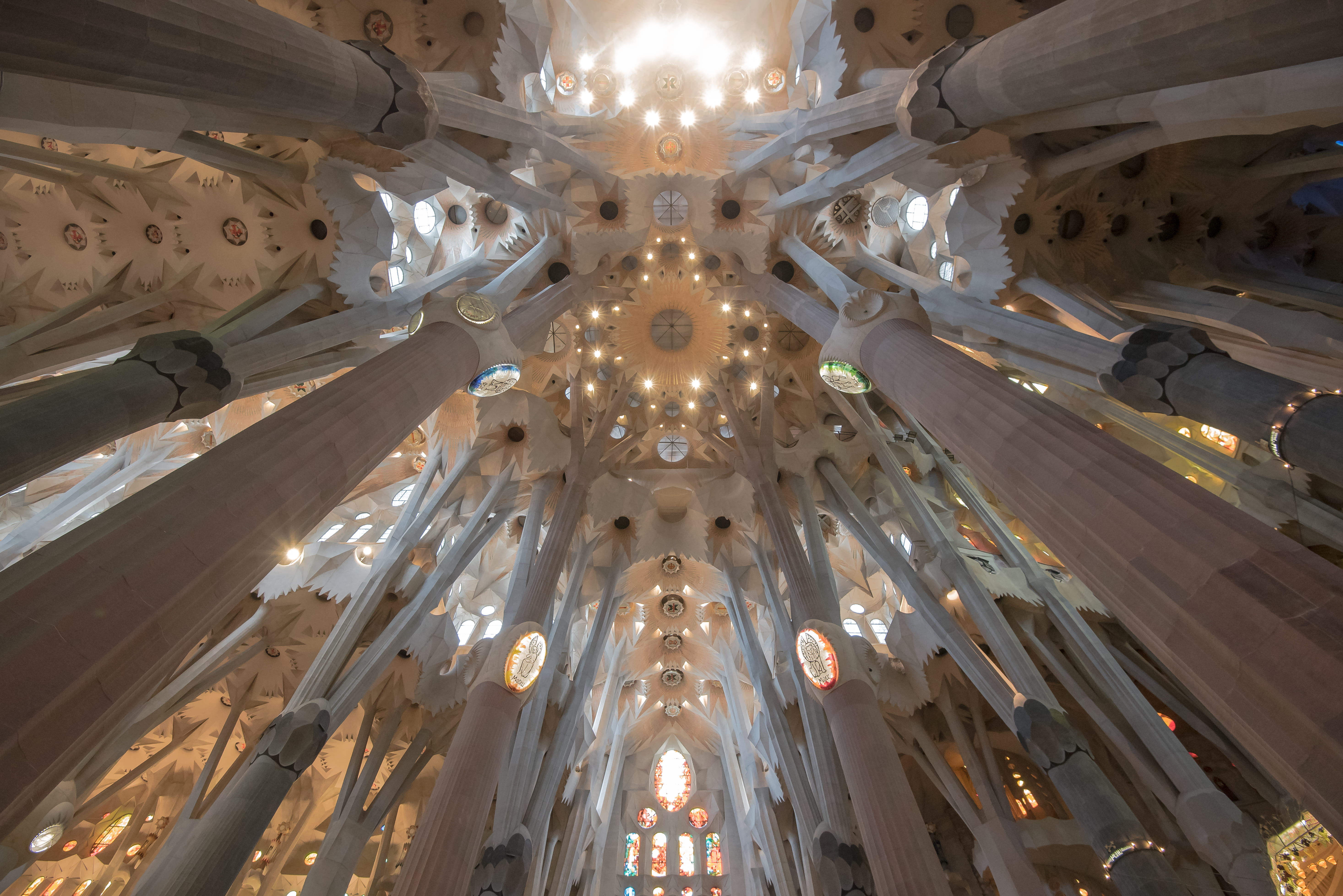 mural, luxury, no people, architecture, built structure, belief, cupola, directly below, indoors, illuminated, familia, cieling, cathedral, religion, travel destinations, HD Wallpaper