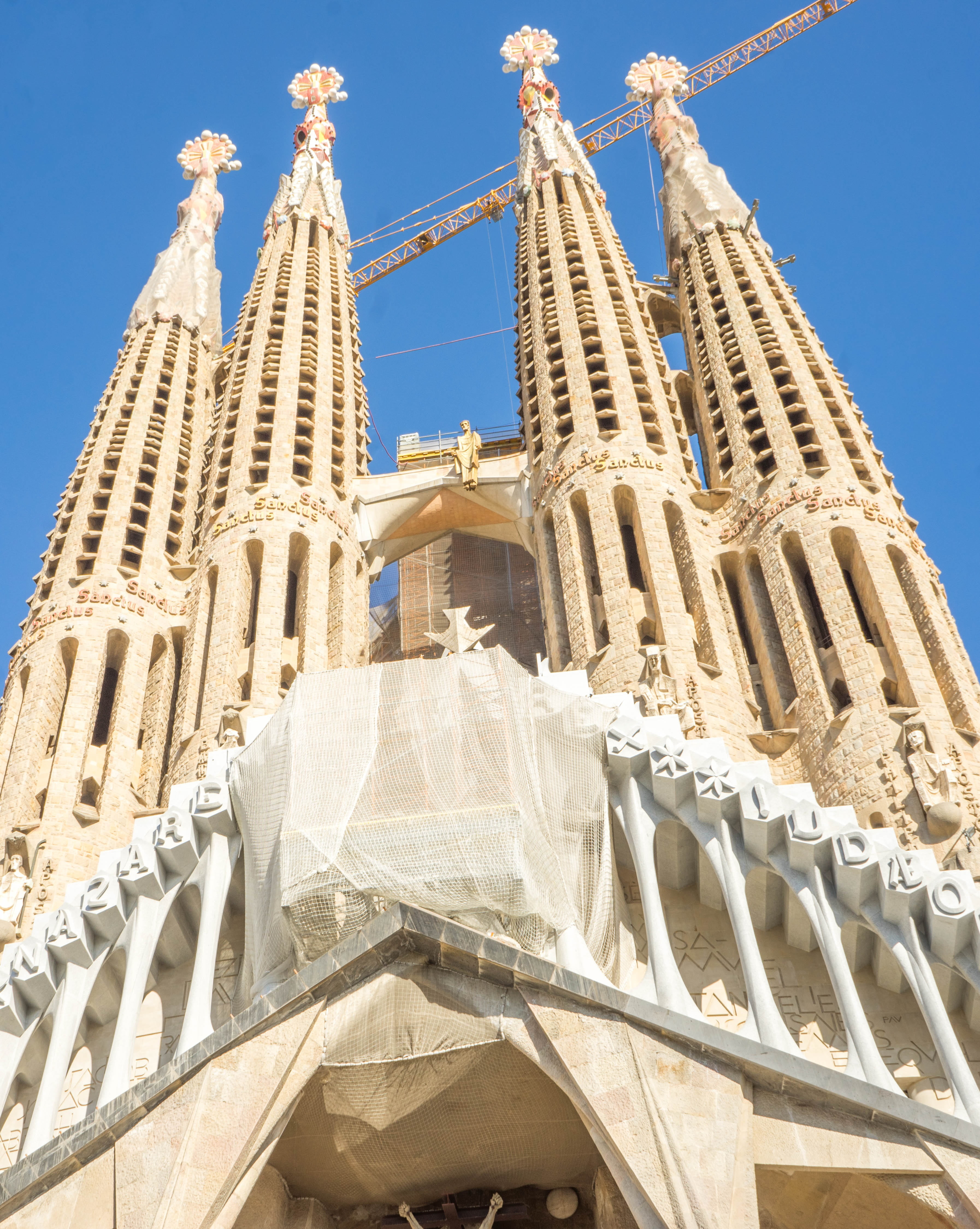 exterior, catholicism, travel destinations, construction, low angle view, building exterior, spirituality, barcelona, famous, gothic, built structure, tourism, Phone HD Wallpaper