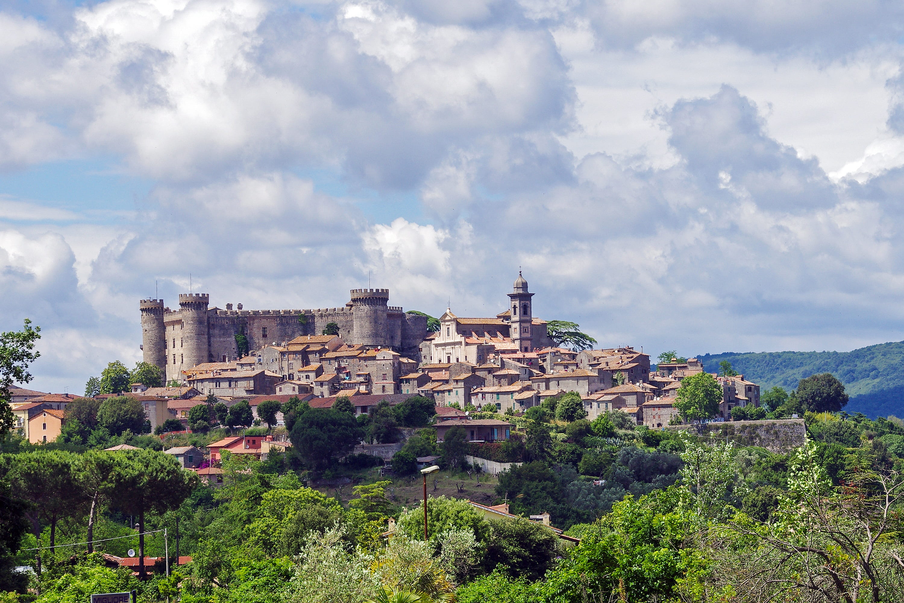 2K, europe, mountain, hill, history, building, building exterior, travel destinations, Rome, architecture, nature, town, tree, Bracciano, Lazio, built structure, HD Wallpaper