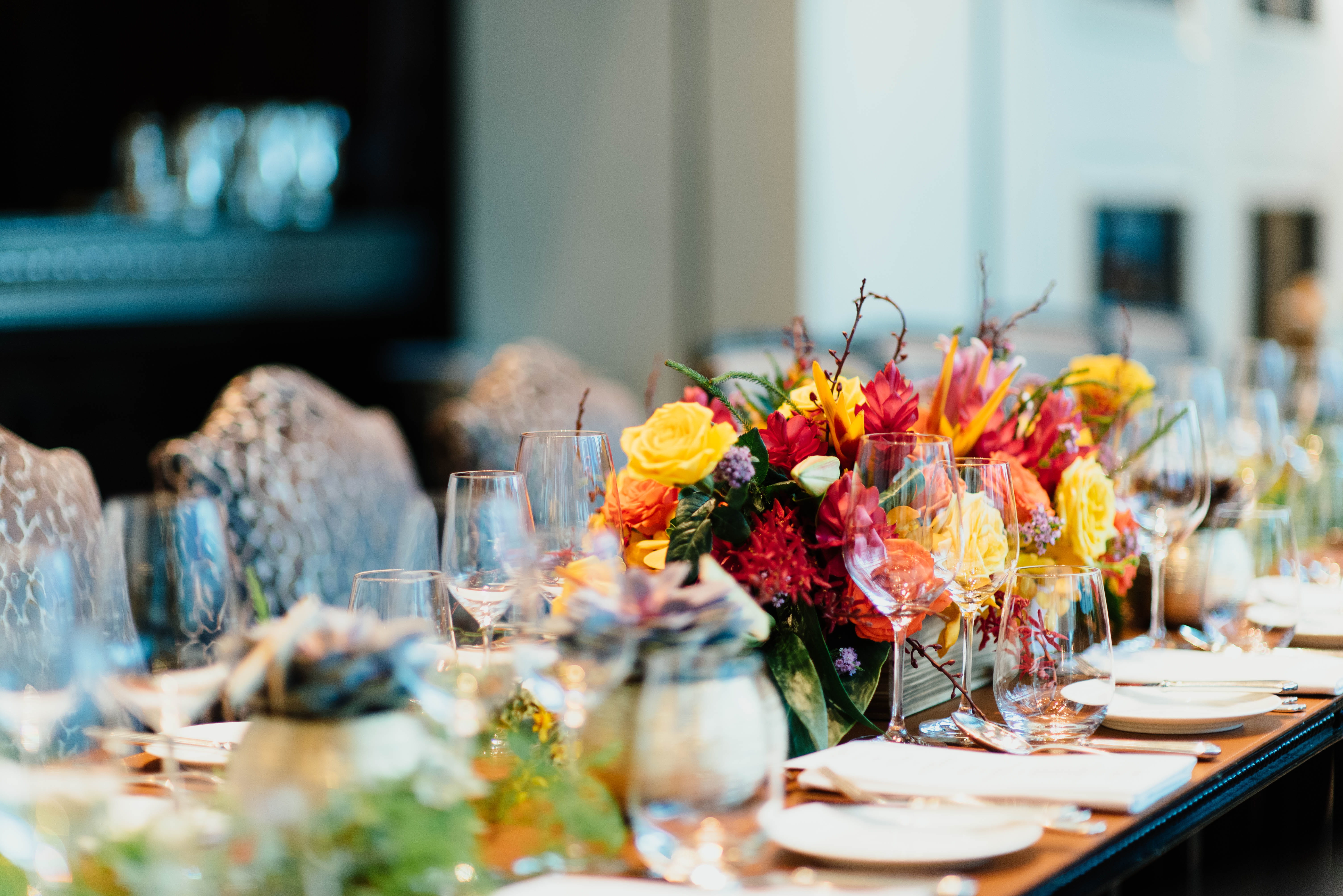 restaurant, crockery, glass - material, set, selective focus, plate, flower arrangement, bouquet, flower, nature, arrangement, business, table, setting, HD Wallpaper