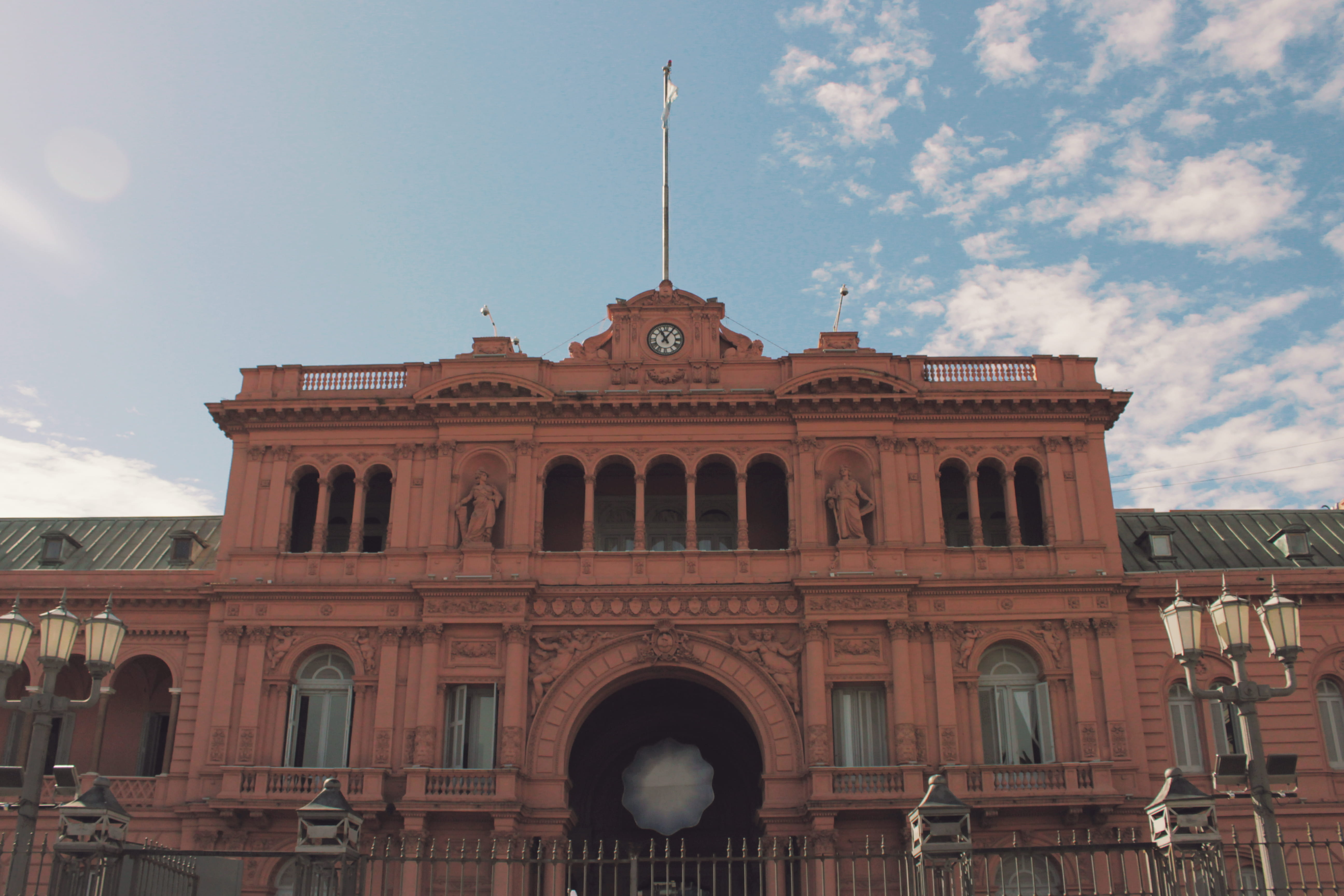 the past, architecture, government, city, 5K, house, casa rosada, building, window, cloud - sky, travel destinations, tourism, low angle view, arch, south america, HD Wallpaper