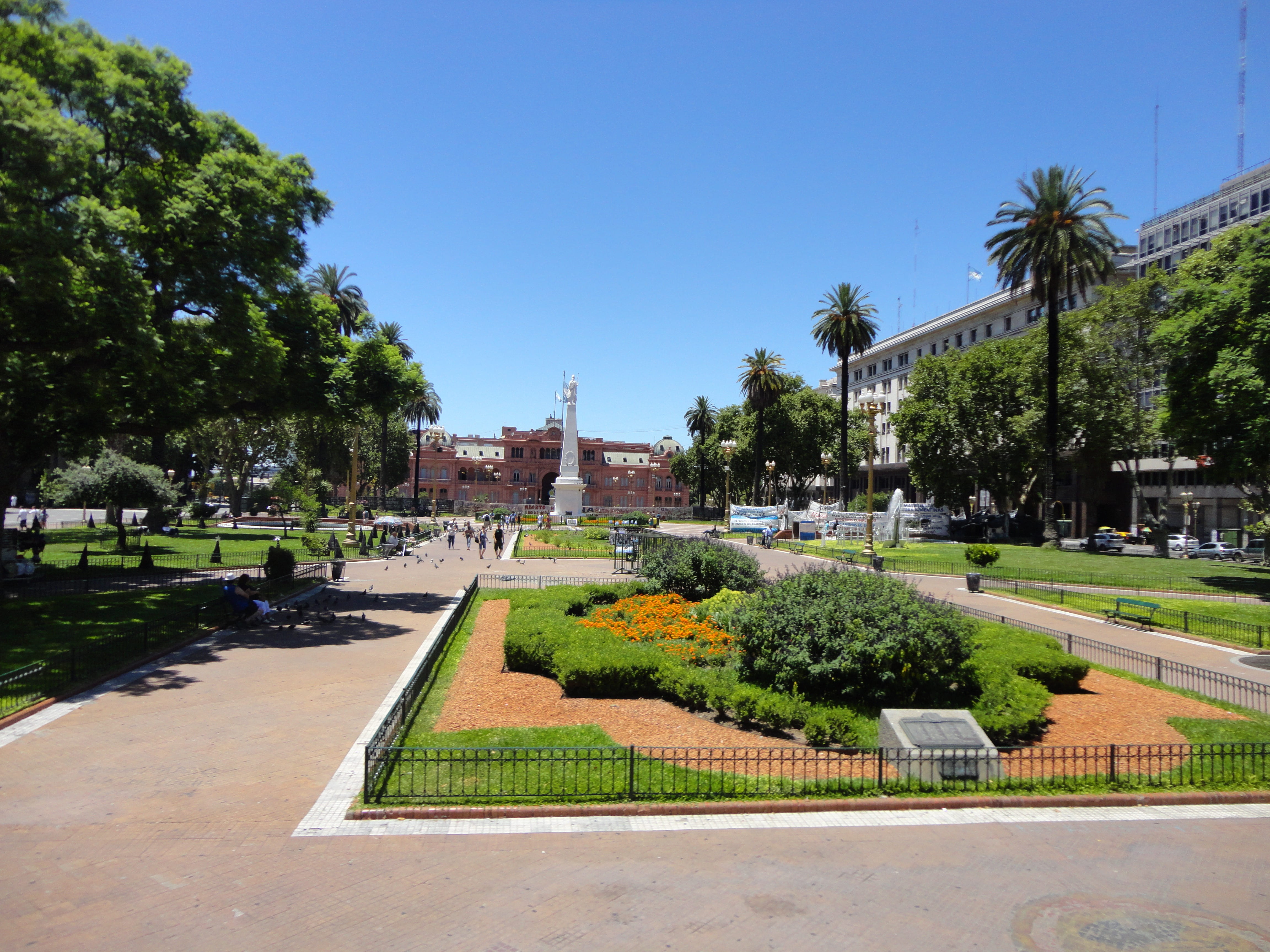 25 de mayo, ornamental garden, green, building exterior, argentina, no people, buildings, blue, photo, public square, nature, trees, day, built structure, HD Wallpaper