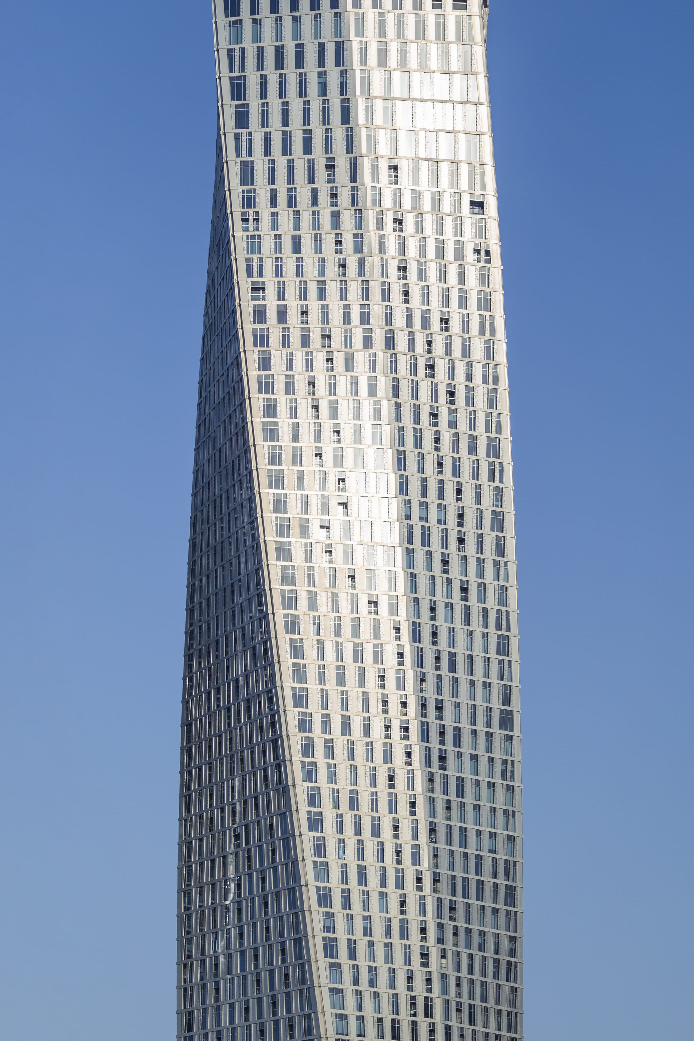 outdoors, finance, city, office building exterior, low angle view, clear sky, 4K, architecture, travel destinations, high-rise, tower, financial district, Phone HD Wallpaper