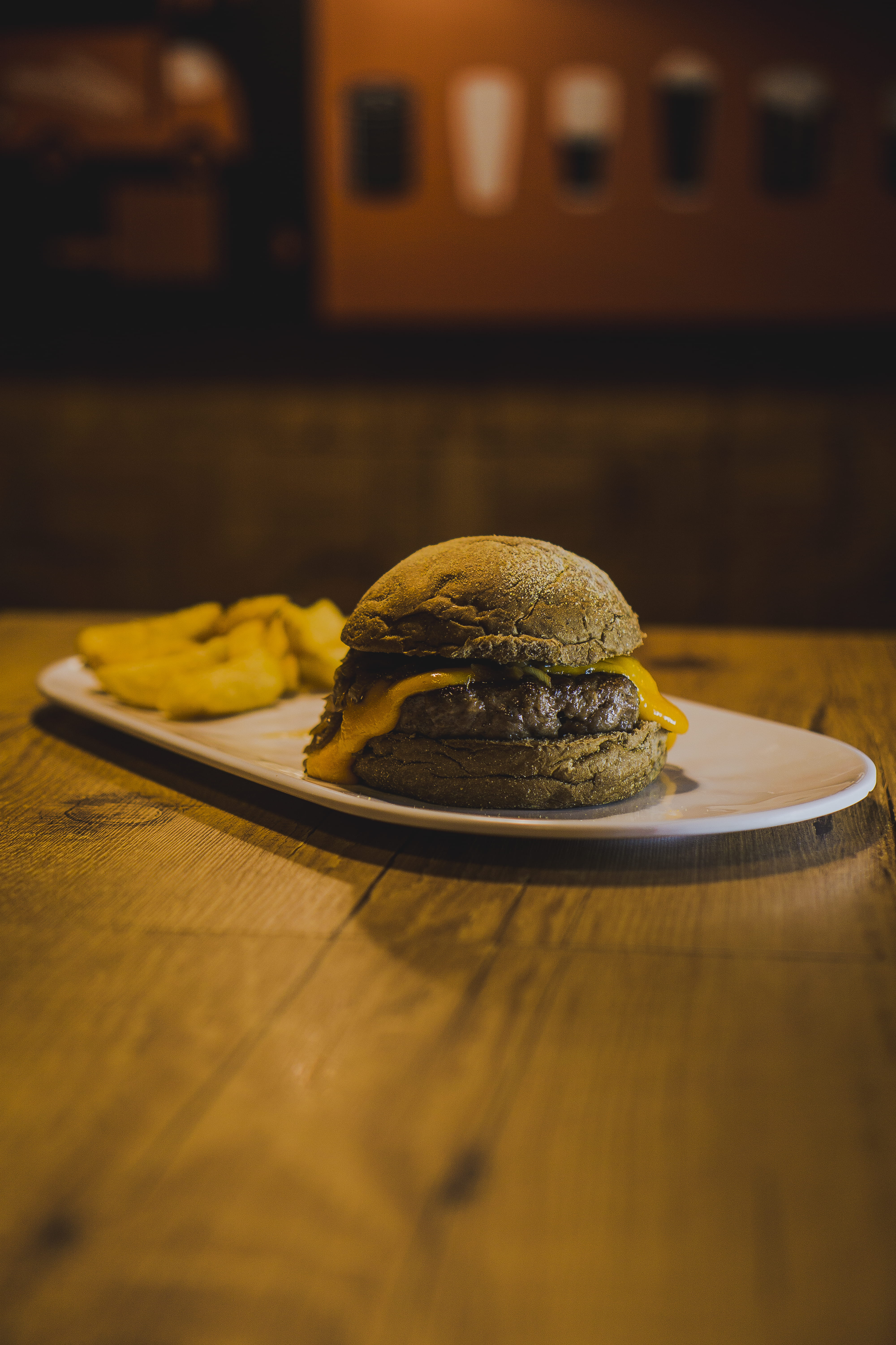 unhealthy eating, baked, sigma, sony a6000, sony, burger cheddar, table, temptation, ready-to-eat, sweet, meat, close-up, cheddar, burger, still life, uberlandia, Phone HD Wallpaper