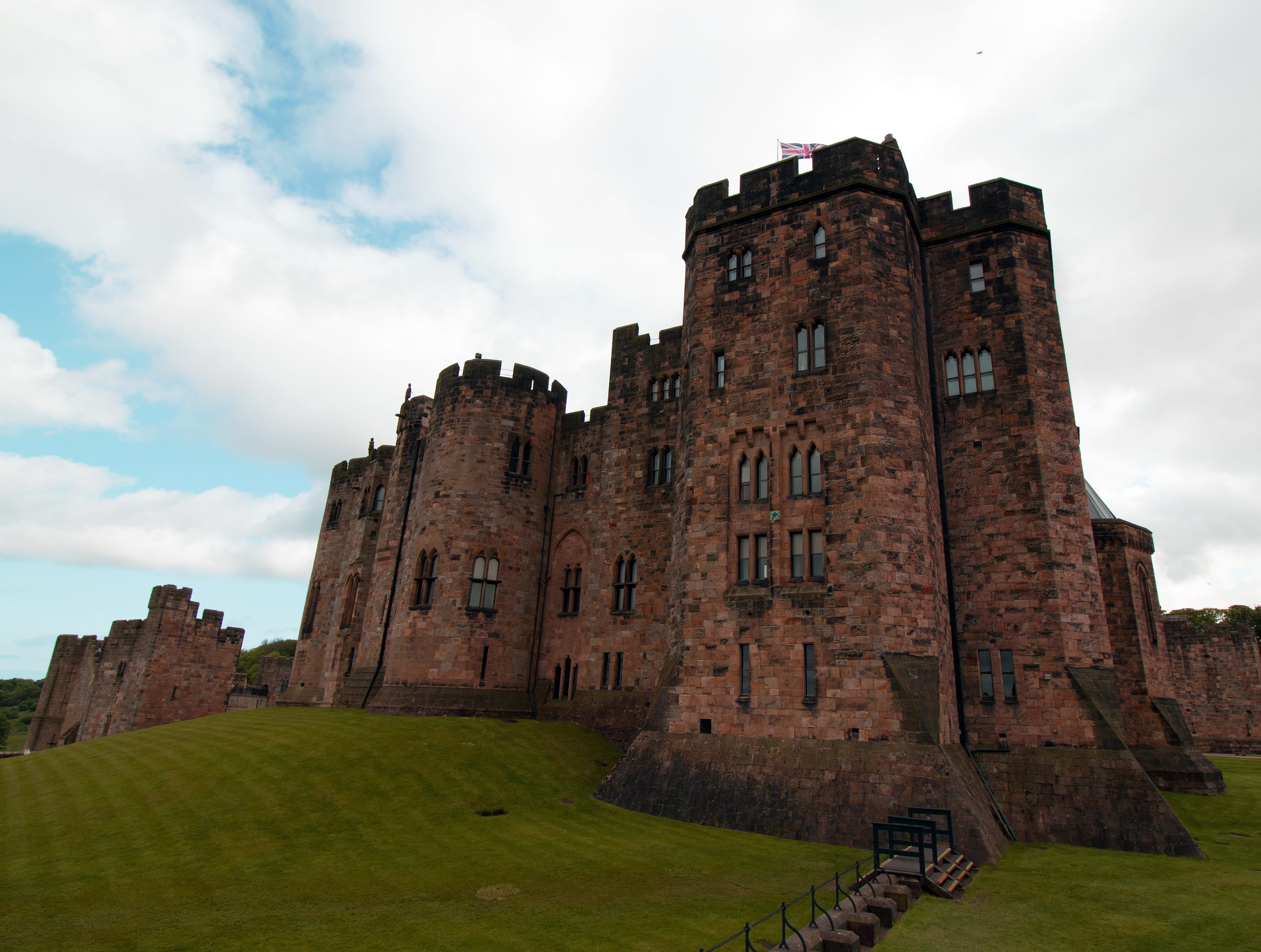 harry potter castle, 4K, medieval, abbey, northumberland, ancient, tourism, architecture, bludger, built structure, old ruin, potter, low angle view, the past, HD Wallpaper