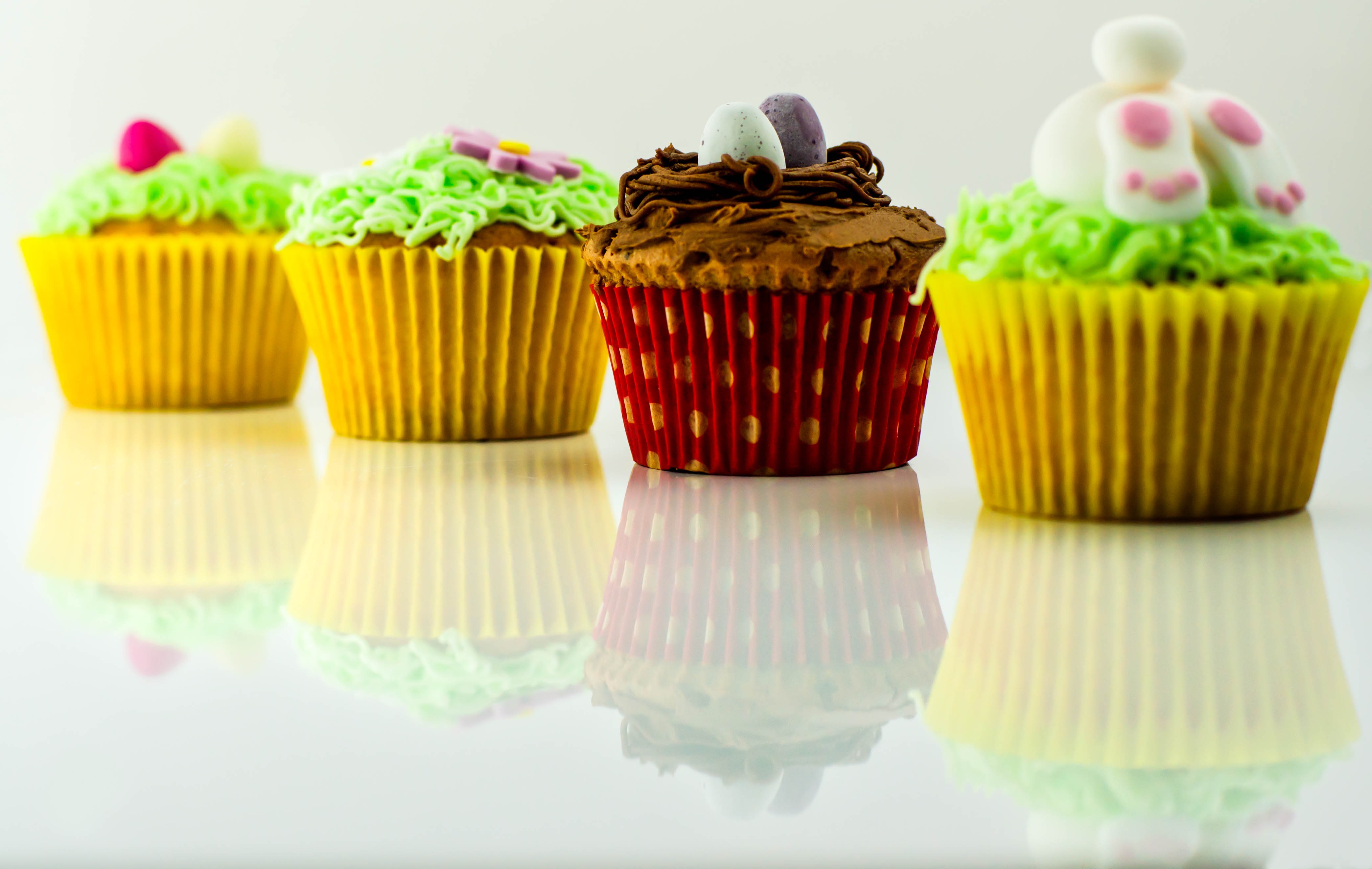 sweet Food, food, delicious, indoors, dessert, decoration, decorated, green color, birthday, celebration, cute, baking, baked, food and drink, yellow, closeup, HD Wallpaper