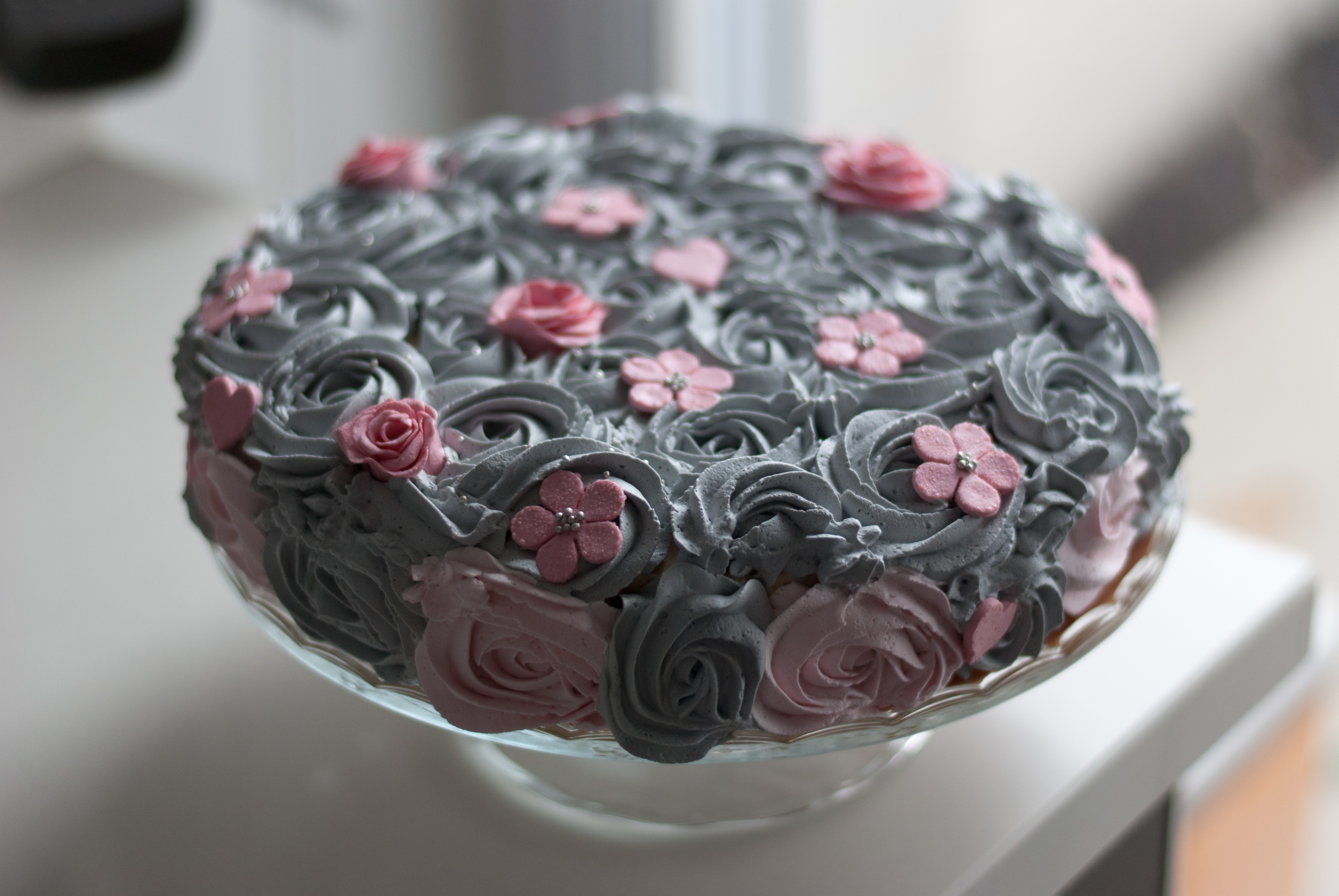 birthday, rose, flower, close-up, indoors, sponge cake, gray, no people, cake, icing, bakery, freshness, cupcake, floral, delight, flower head, food, pink color, HD Wallpaper