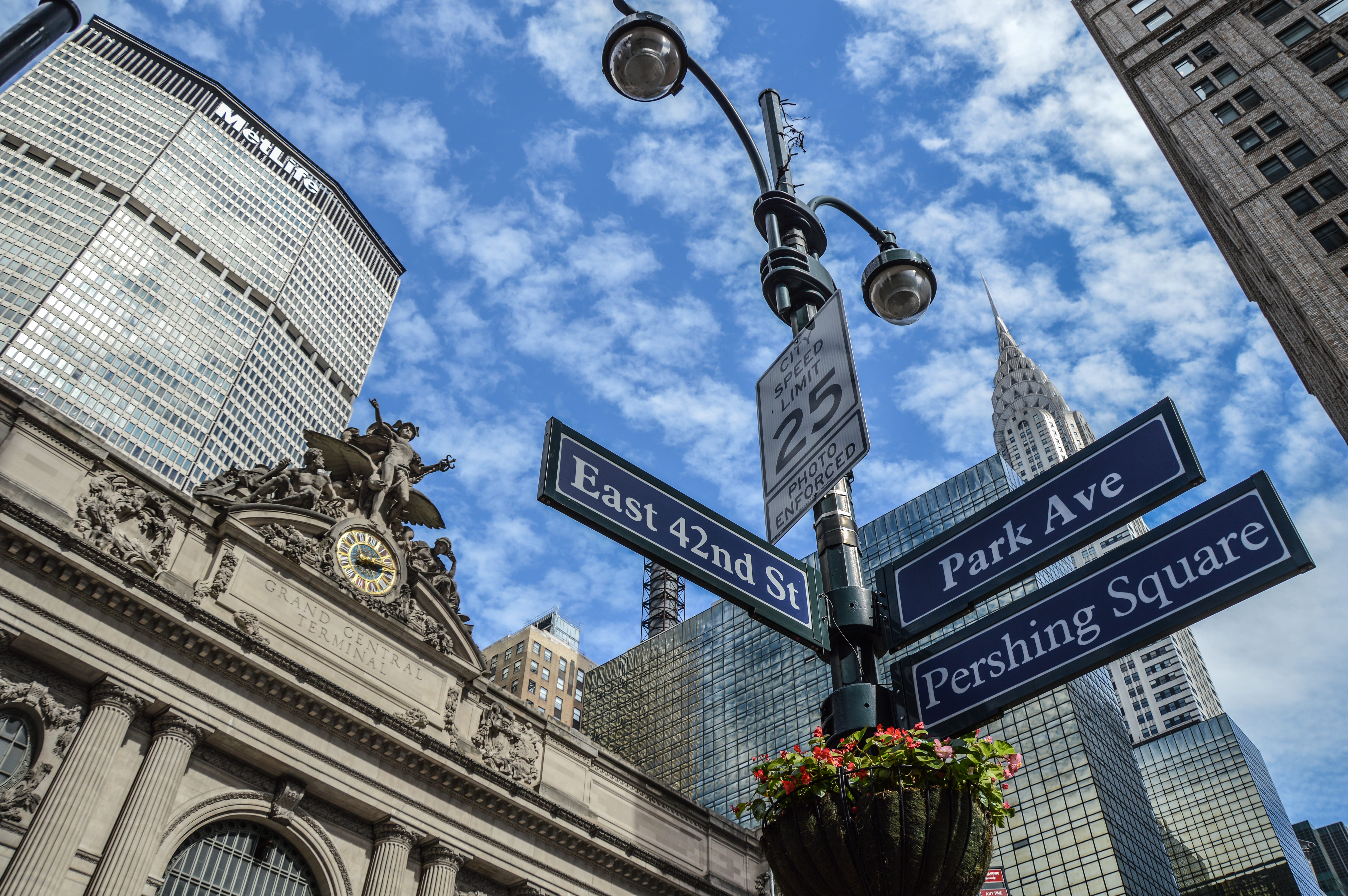 cloud - sky, street, united states, manhattan, 5K, built structure, chrysler, western script, information sign, urban life, outdoors, travel destinations, HD Wallpaper