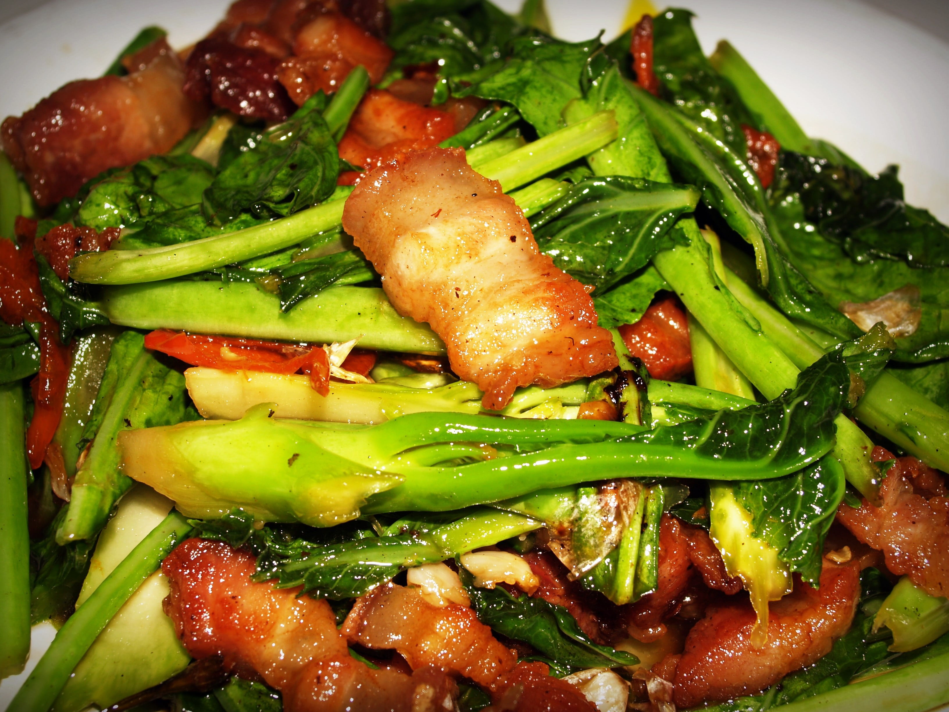 delicious, asian, beef, close-up, white, barbecue, healthy eating, pepper, sweet, no people, green, ready-to-eat, stir-fried, restaurant, still life, green color, HD Wallpaper