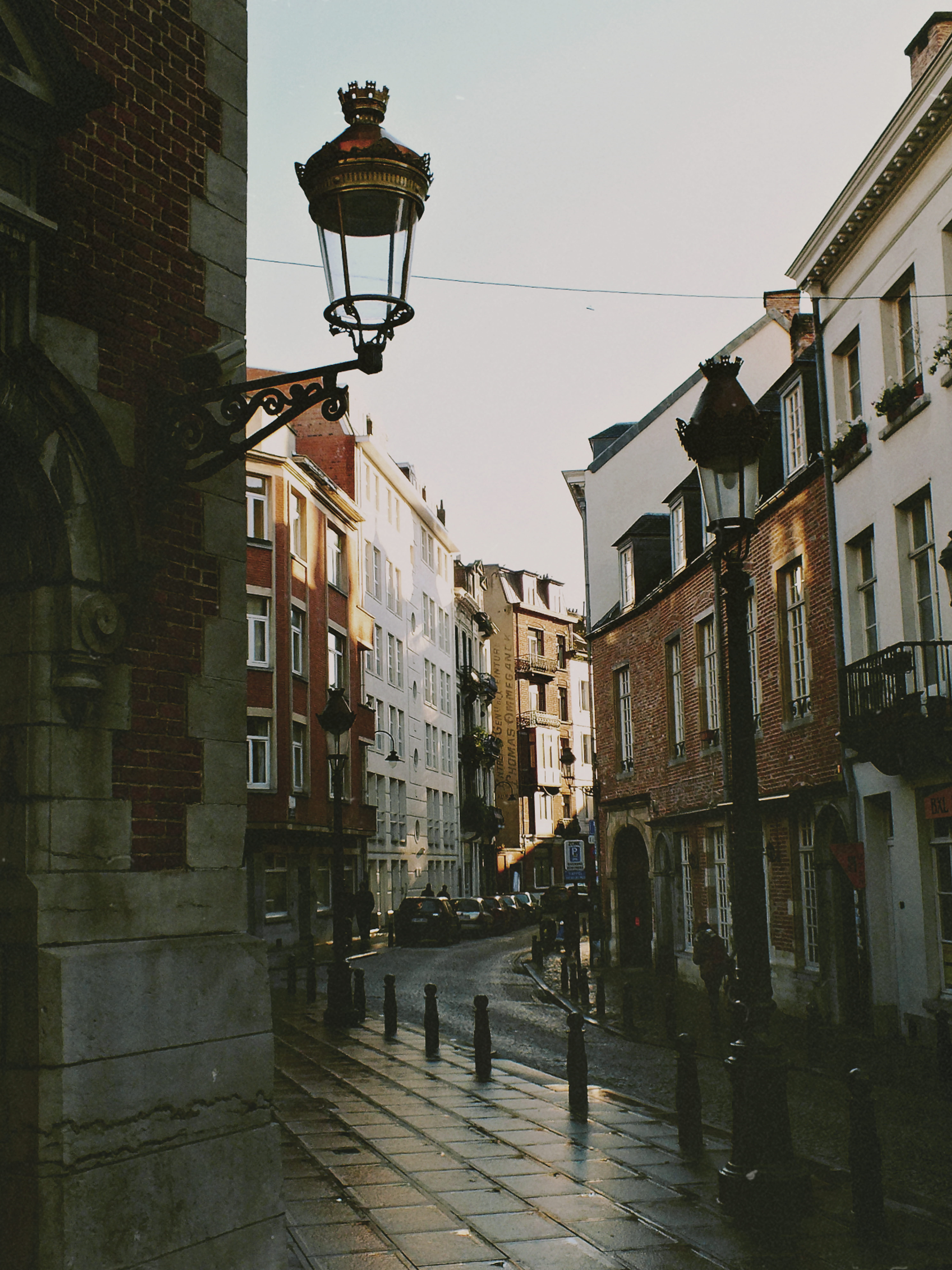 old, residential district, street light, walking, building, 8K, dusk, street, streets, autumn, transportation, belgium, architecture, lighting equipment, Phone HD Wallpaper
