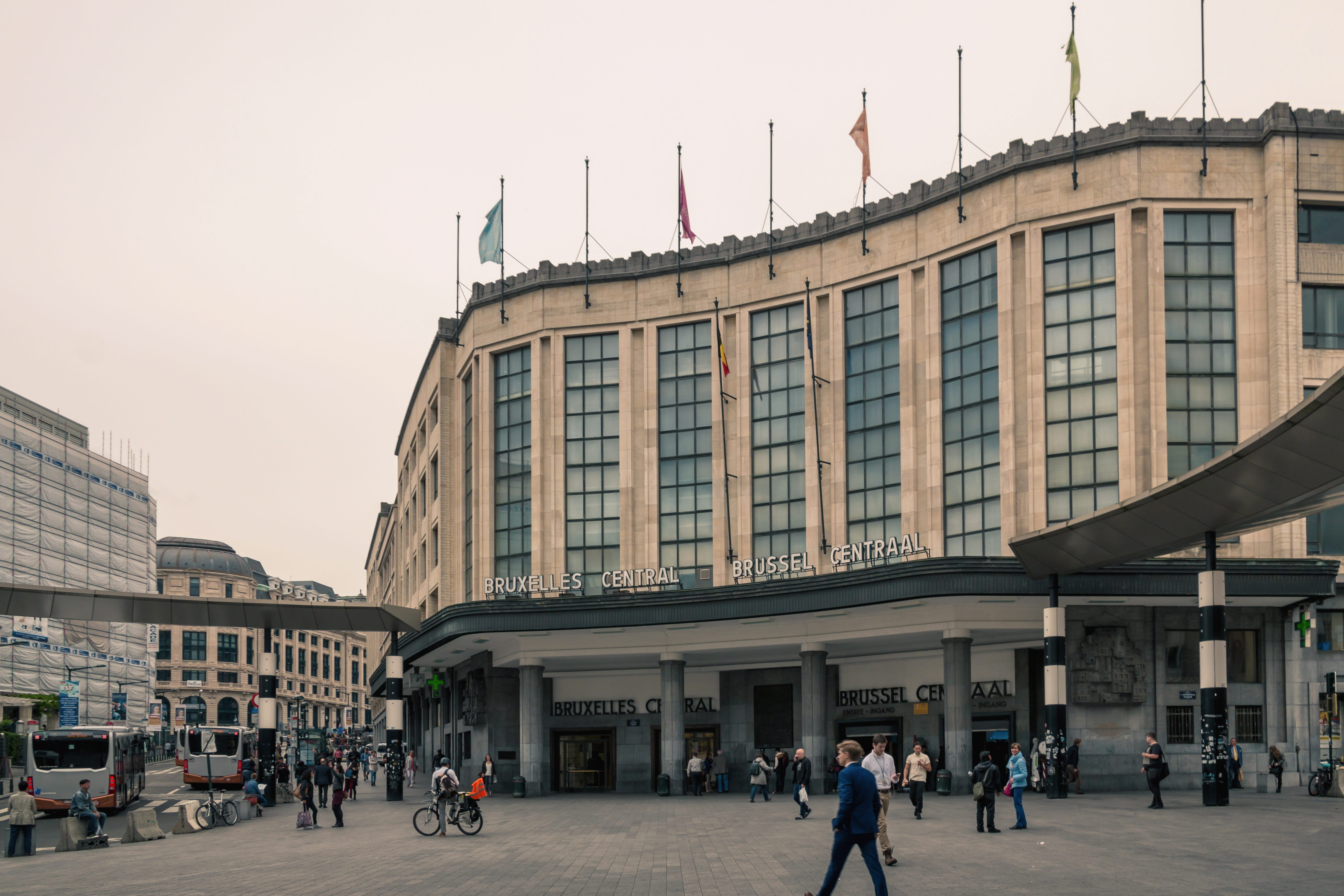 adult, sky, belgium, building exterior, architectural column, city, 5K, transportation belgium, railway transportation, brussels belgium, beside, brussels city centre, HD Wallpaper