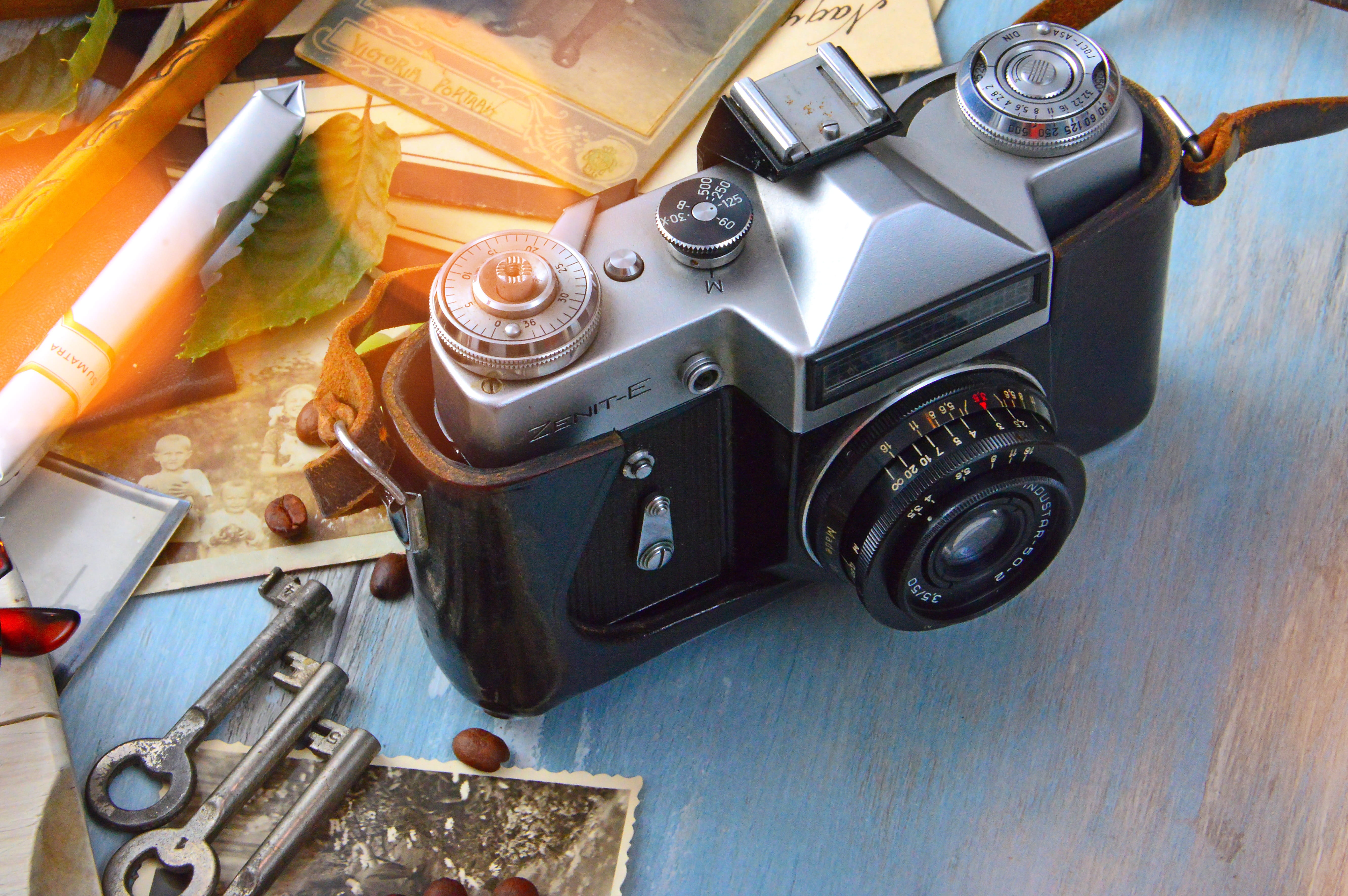 photography, still life, design, retro styled, nostalgia, camera - photographic equipment, art, beautiful, photographic equipment, indoors, old camera, HD Wallpaper