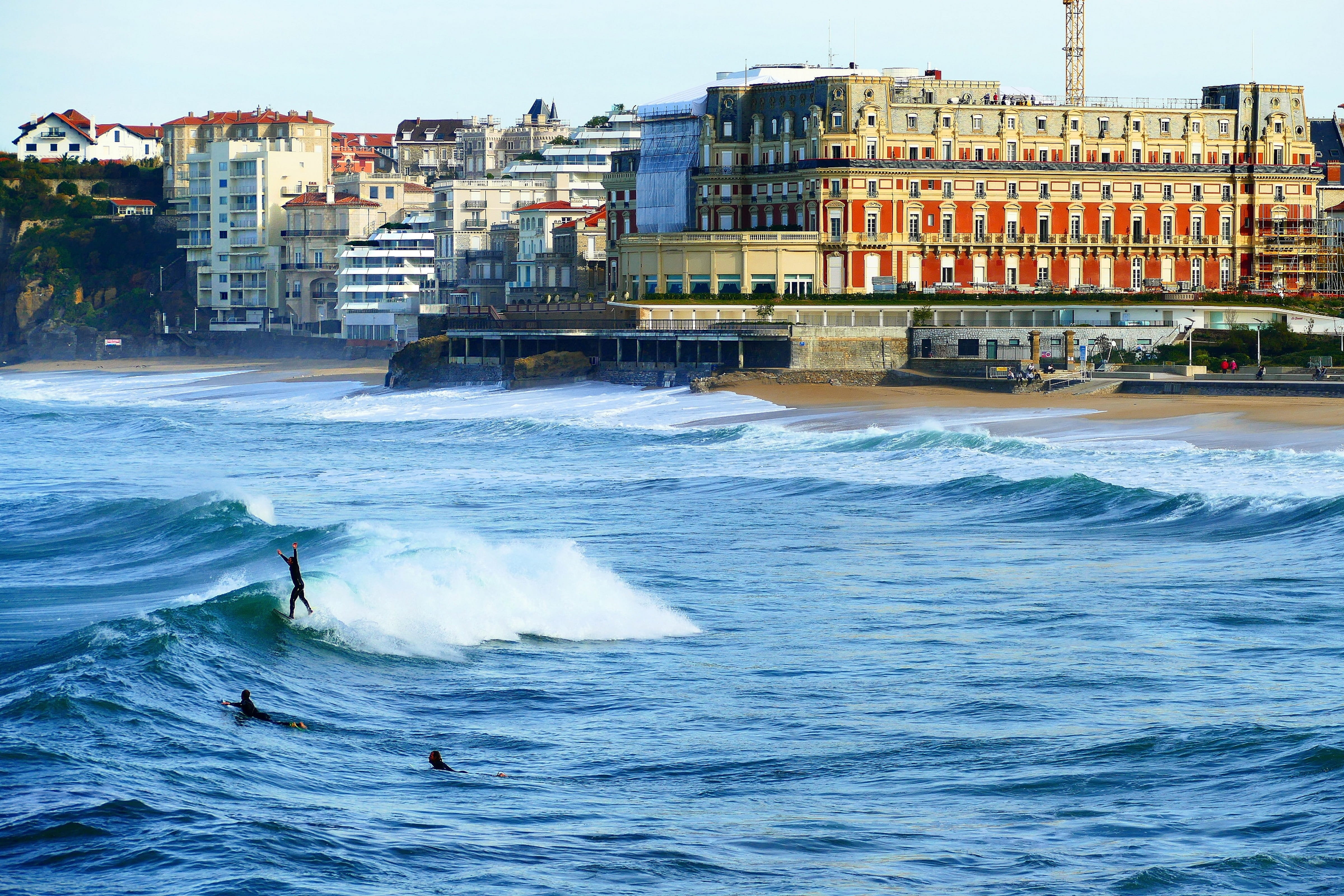 building exterior, surfing, city, motion, natural, waves, aquatic sport, beauty, incidental people, building, outdoors, landscape, sky, 4K, sport, sun, HD Wallpaper