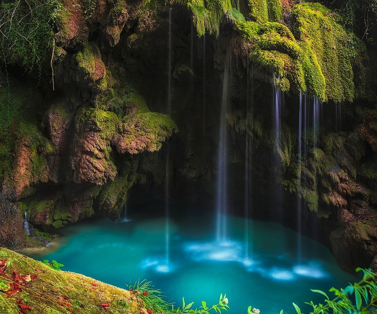 waterfalls, beauty in nature, water, solid, green, waterfall, nature, non-urban scene, grass, tranquil scene, turquoise colored, tranquility, green color, HD Wallpaper