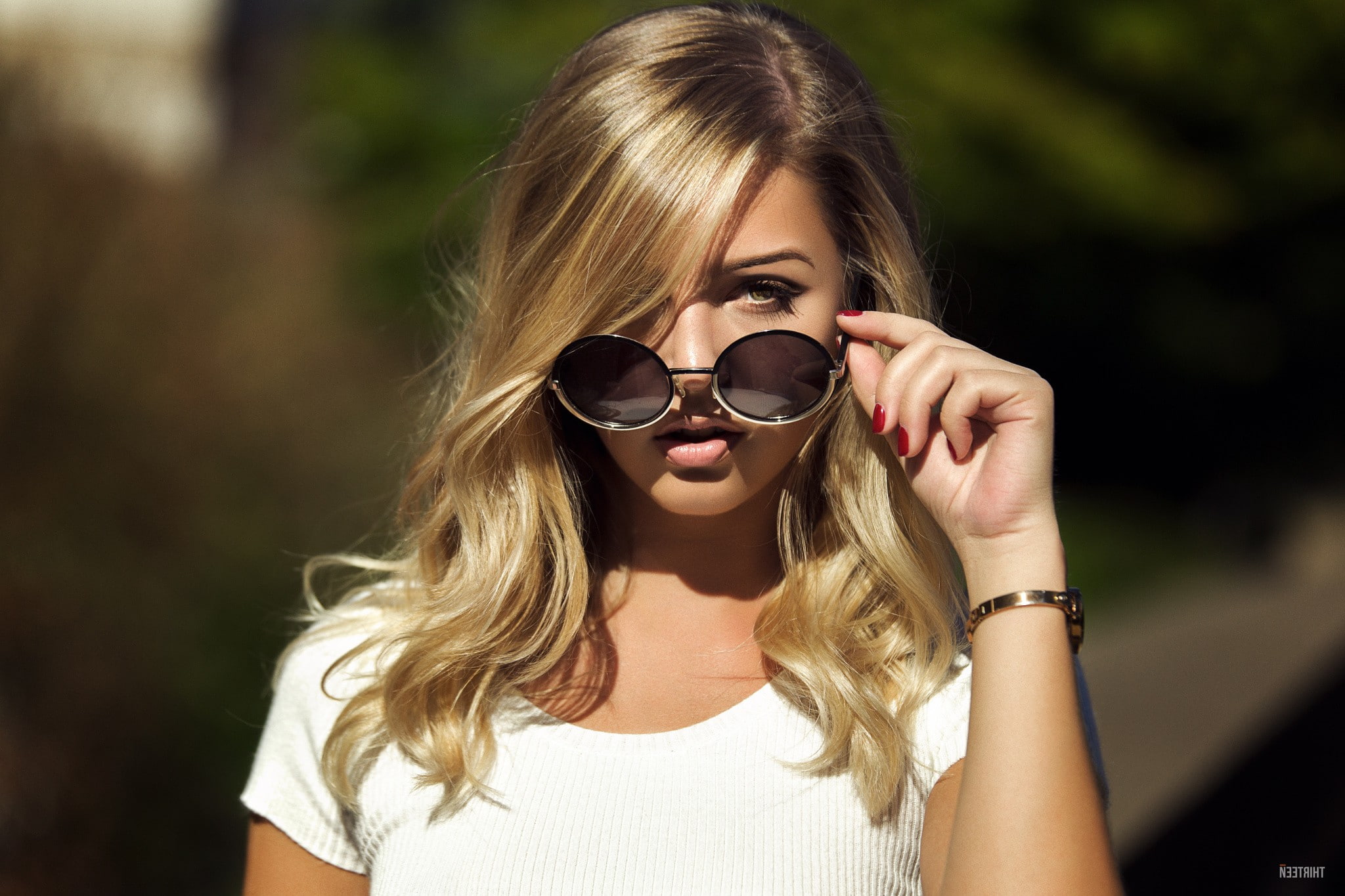 Nikolina Nolan, women, face, portrait, sunglasses, 1080P, women with glasses, depth of field, blonde, red nails, HD Wallpaper