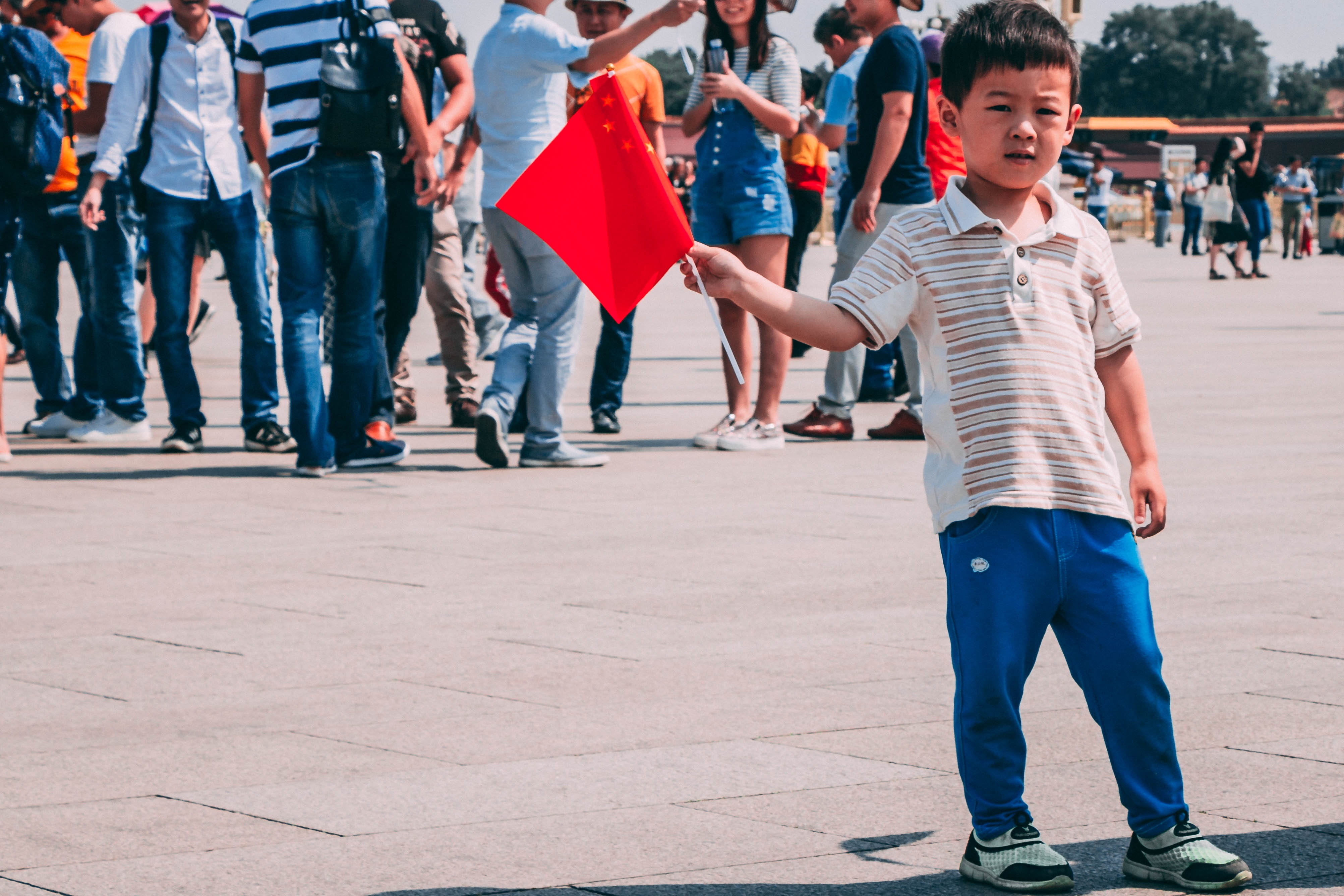 day, jeans, group of people, china, crowd, walking, child, casual clothing, standing, street, striped, architecture, lifestyles, red flag, city, boy, large group of people, HD Wallpaper