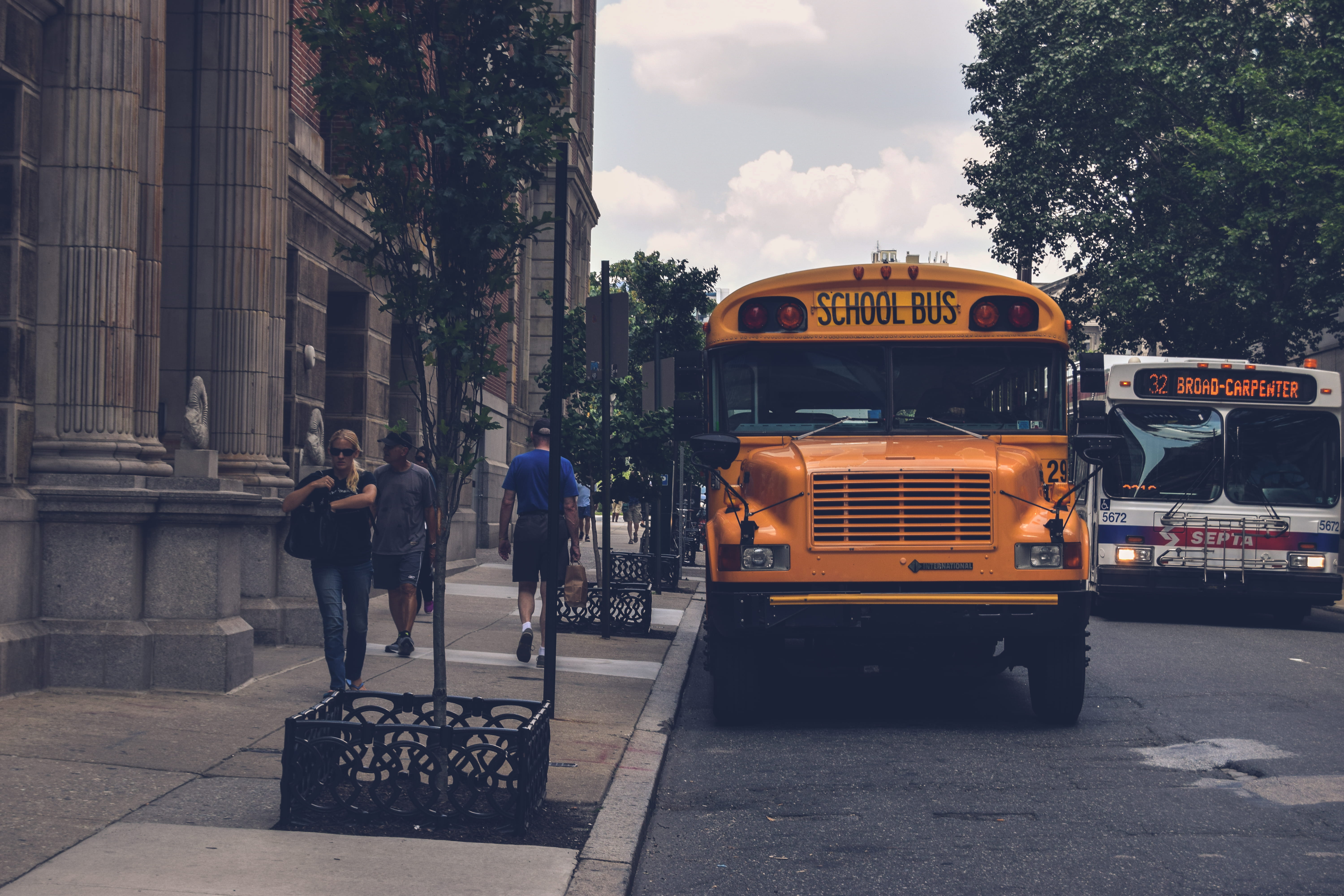 transportation system, 5K, street, built structure, pavement, school bus, day, outdoors, sidewalk, text, city, bus, nature, group of people, transportation, HD Wallpaper