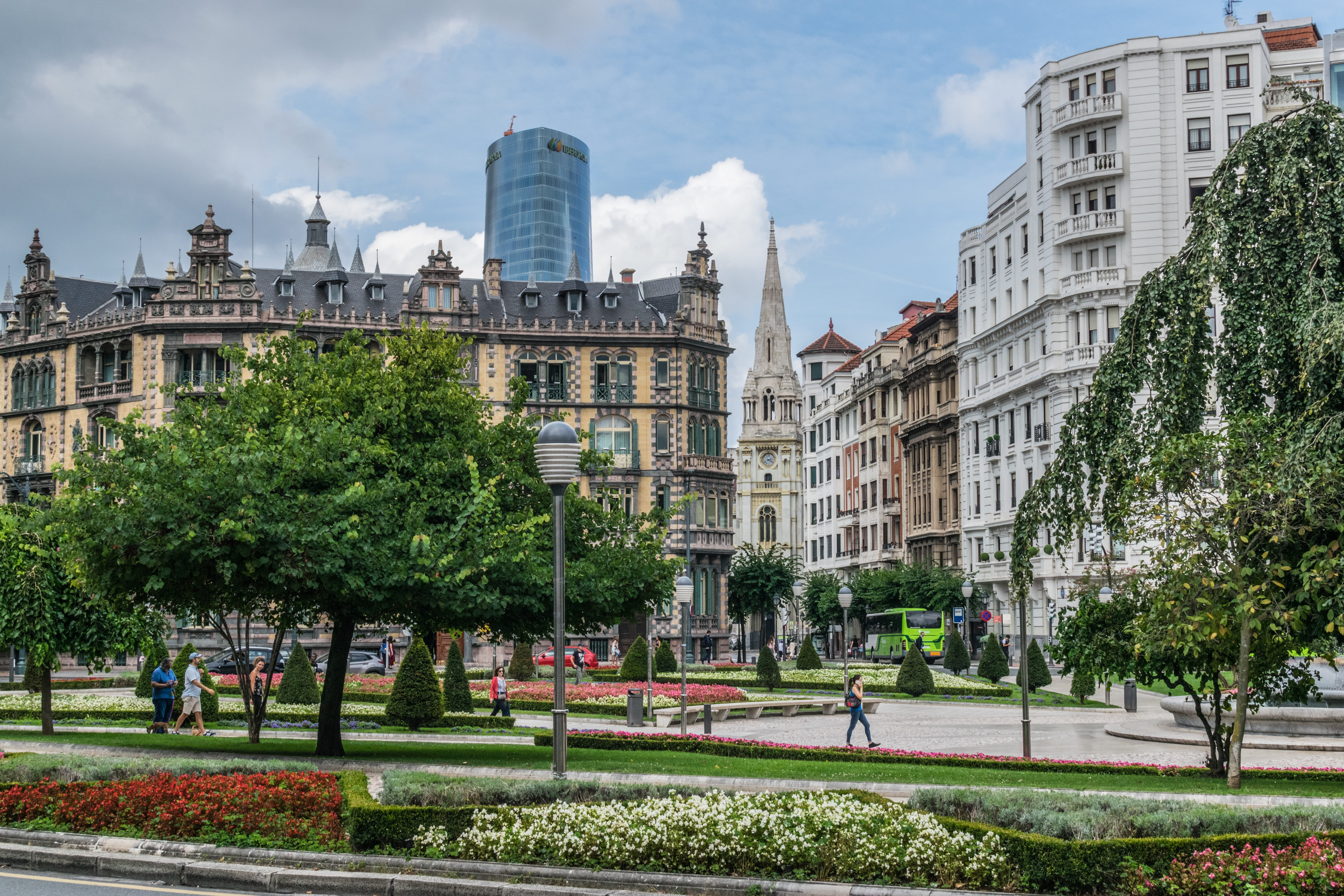 sky, group of people, park, architecture, people, built structure, day, nature, bilbao, holiday, 5K, women, tourism, plant, adult, men, outdoors, city, HD Wallpaper