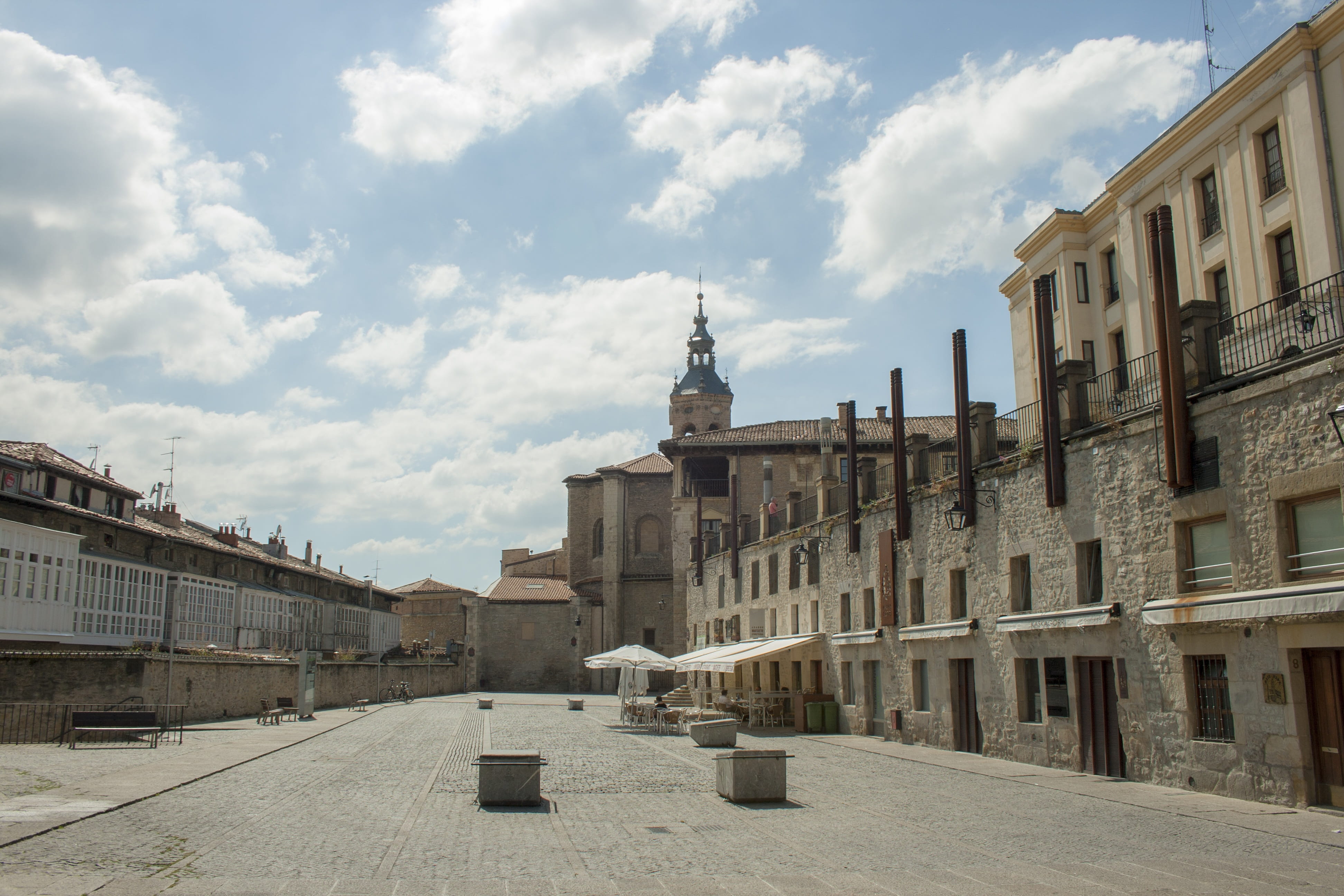 nature, architecture, street, cloud - sky, no people, 4K, day, sky, sunlight, tourism, building exterior, vitoria, the past, architectural column, old town, HD Wallpaper
