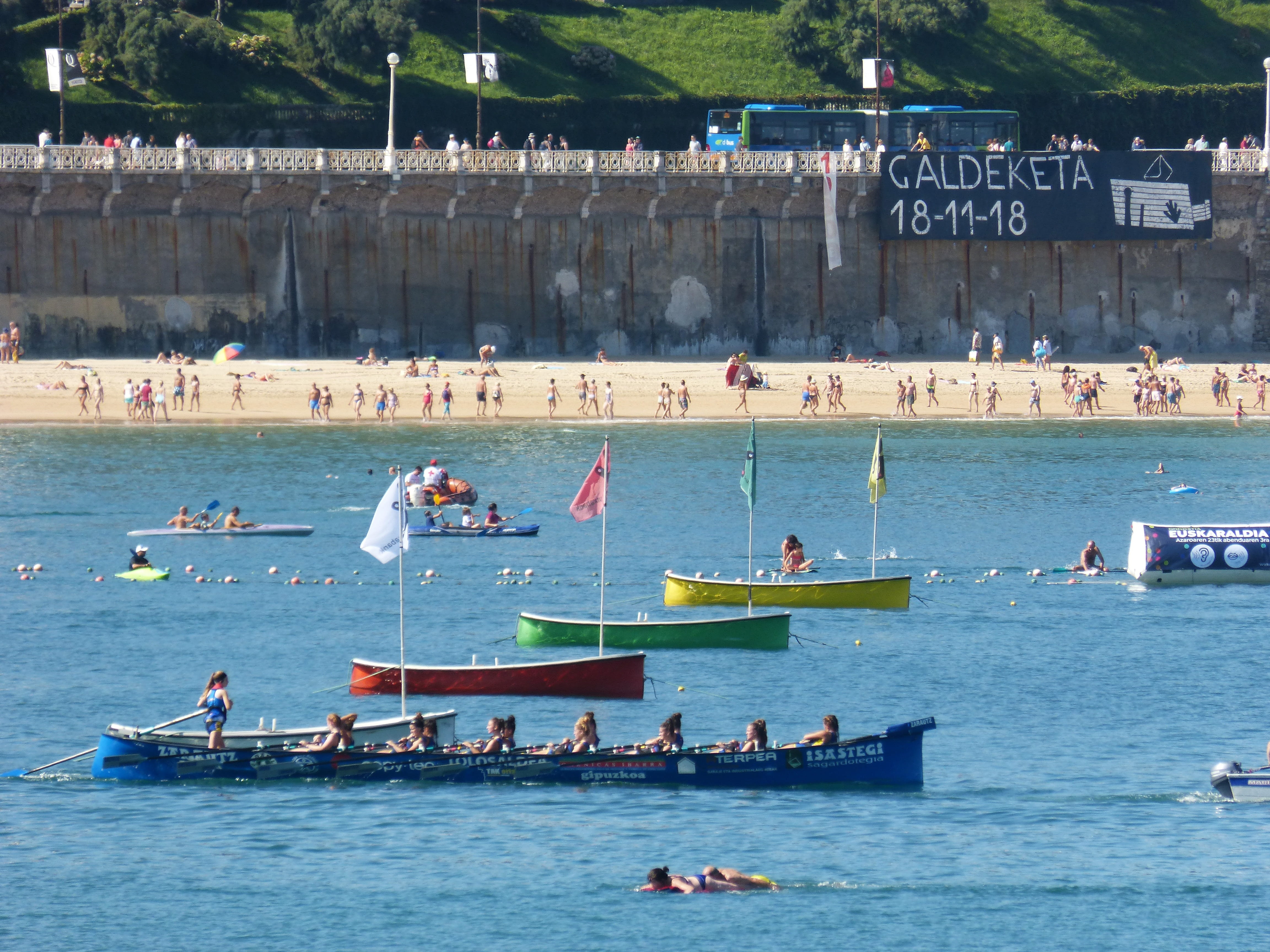 mode of transportation, built structure, large group of people, shell, women, day, group of people, traineras, rowers, 4K, regatta, sea, real people, nautical vessel, HD Wallpaper