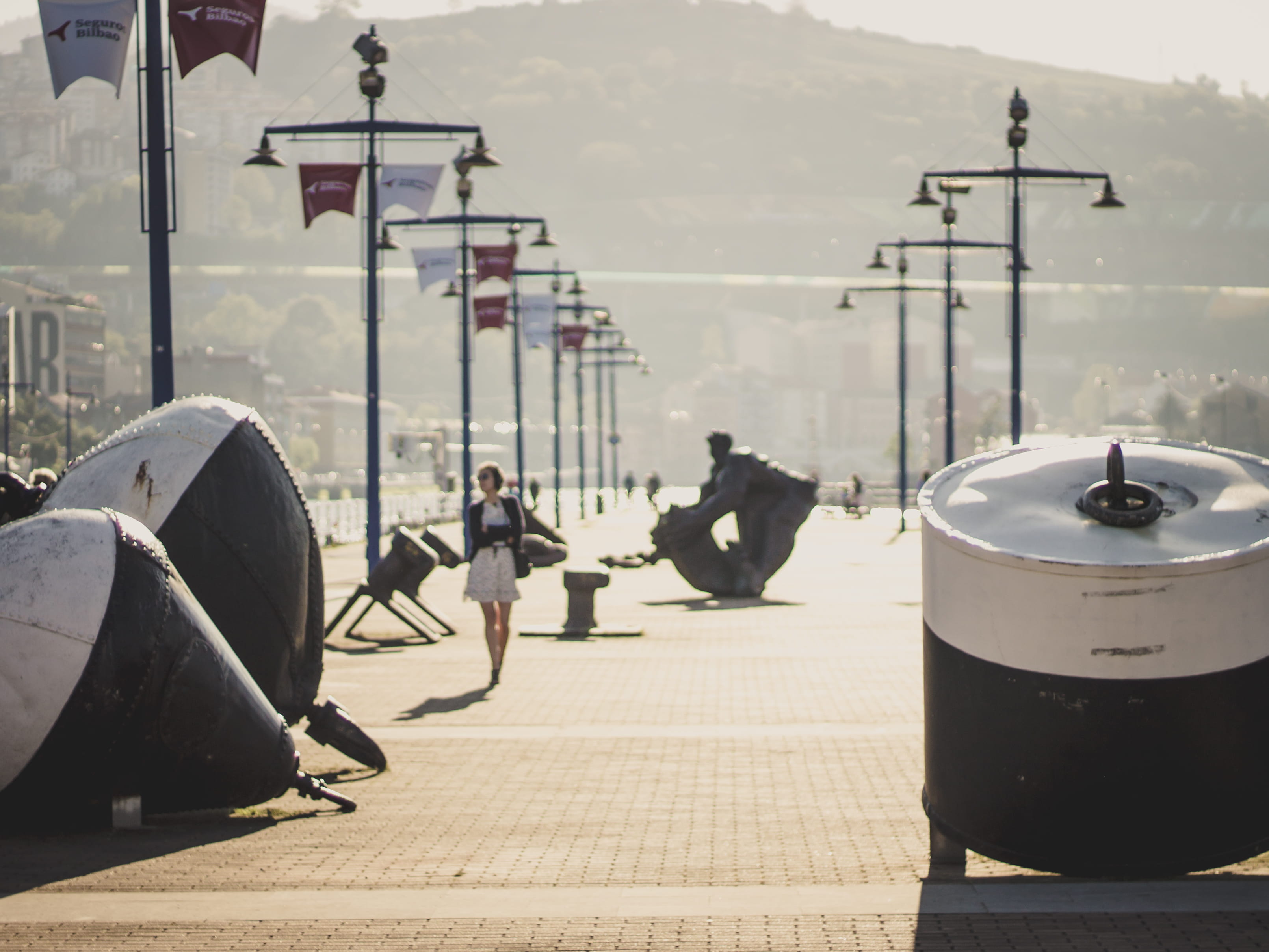real people, leisure activity, lifestyles, focus on foreground, wharf, urban, transportation, sky, dress, sunlight, people, girl, incidental people, euskadi, HD Wallpaper