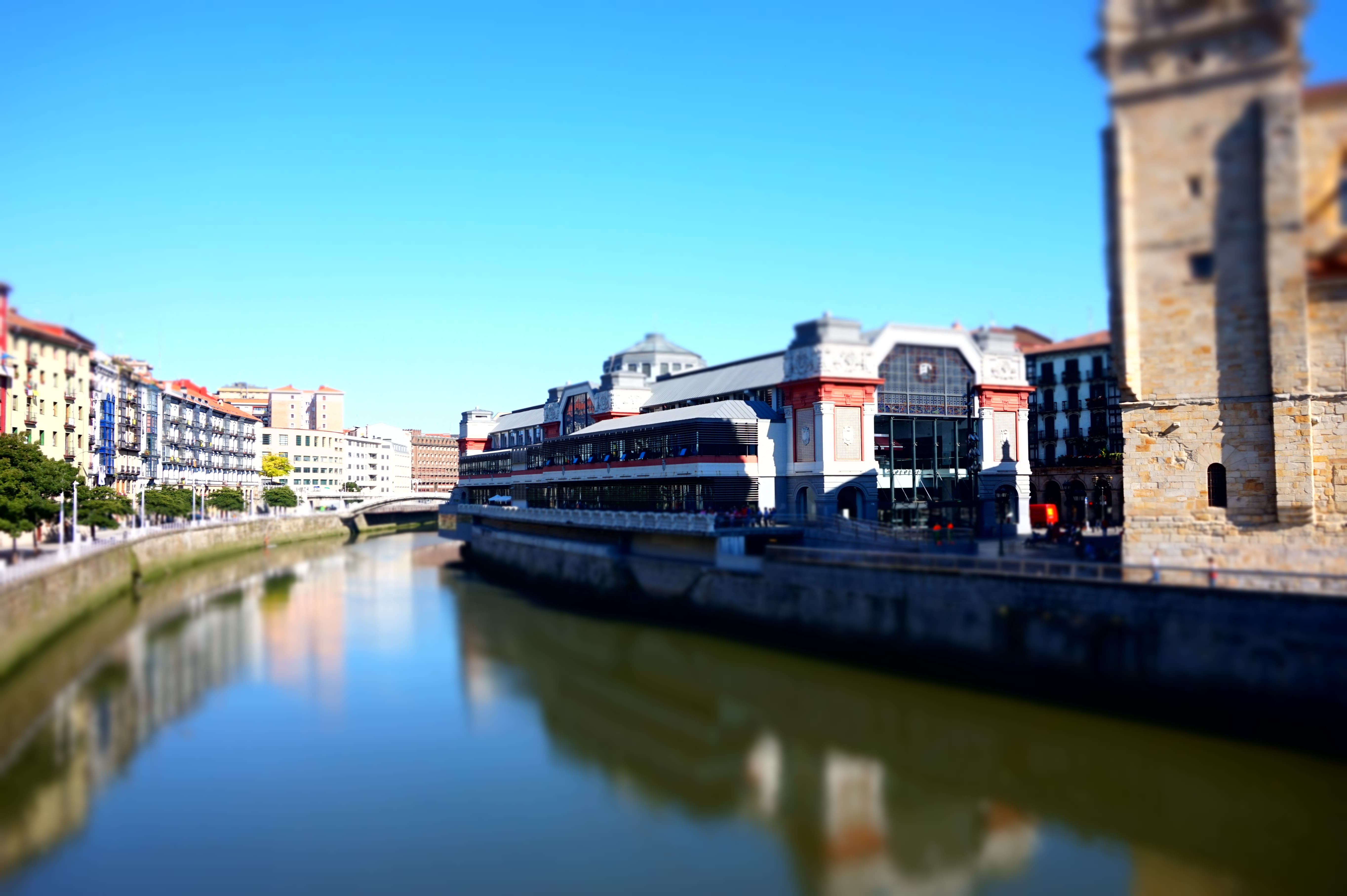 bridge - man made structure, sky, Bilbao, built structure, Market, river, waterfront, ría de bilbao, Nervión, no people, building, nature, tourism, clear sky, HD Wallpaper